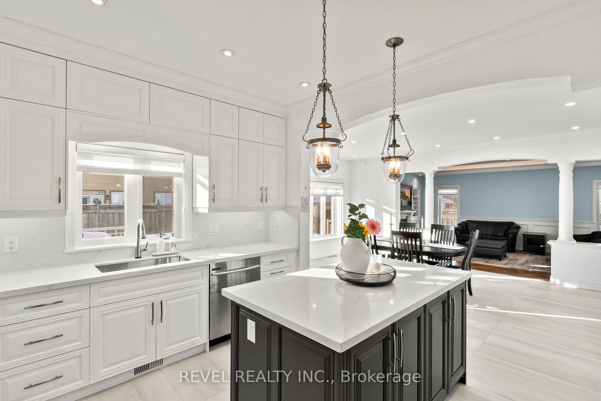 Photo 9 of 70 Applewood Crescent, Whitby, Blue Grass Meadows — HOMEH