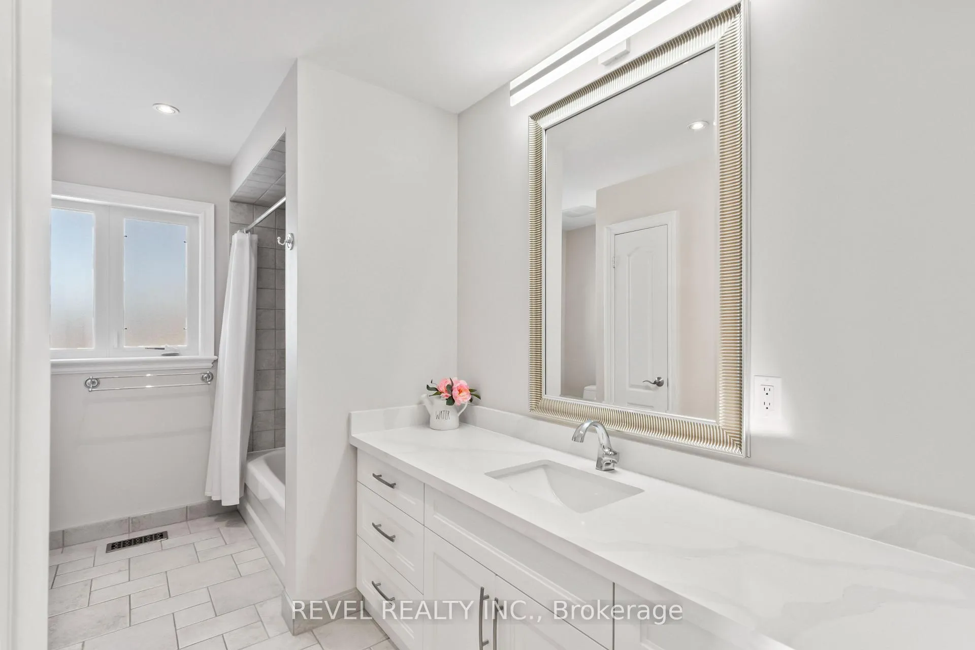 Photo 23 of 70 Applewood Crescent, Whitby, Blue Grass Meadows — HOMEH