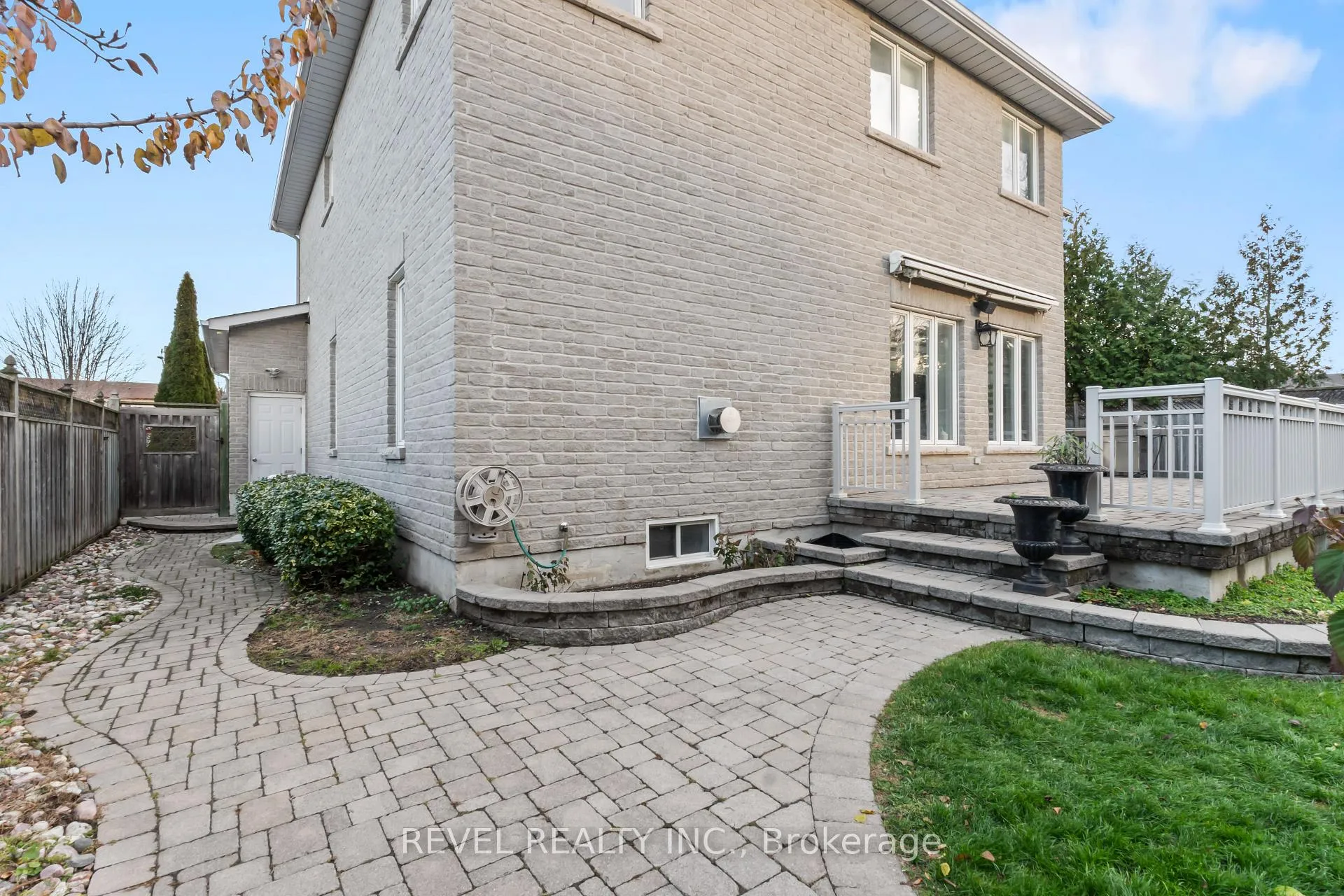 Photo 25 of 70 Applewood Crescent, Whitby, Blue Grass Meadows — HOMEH