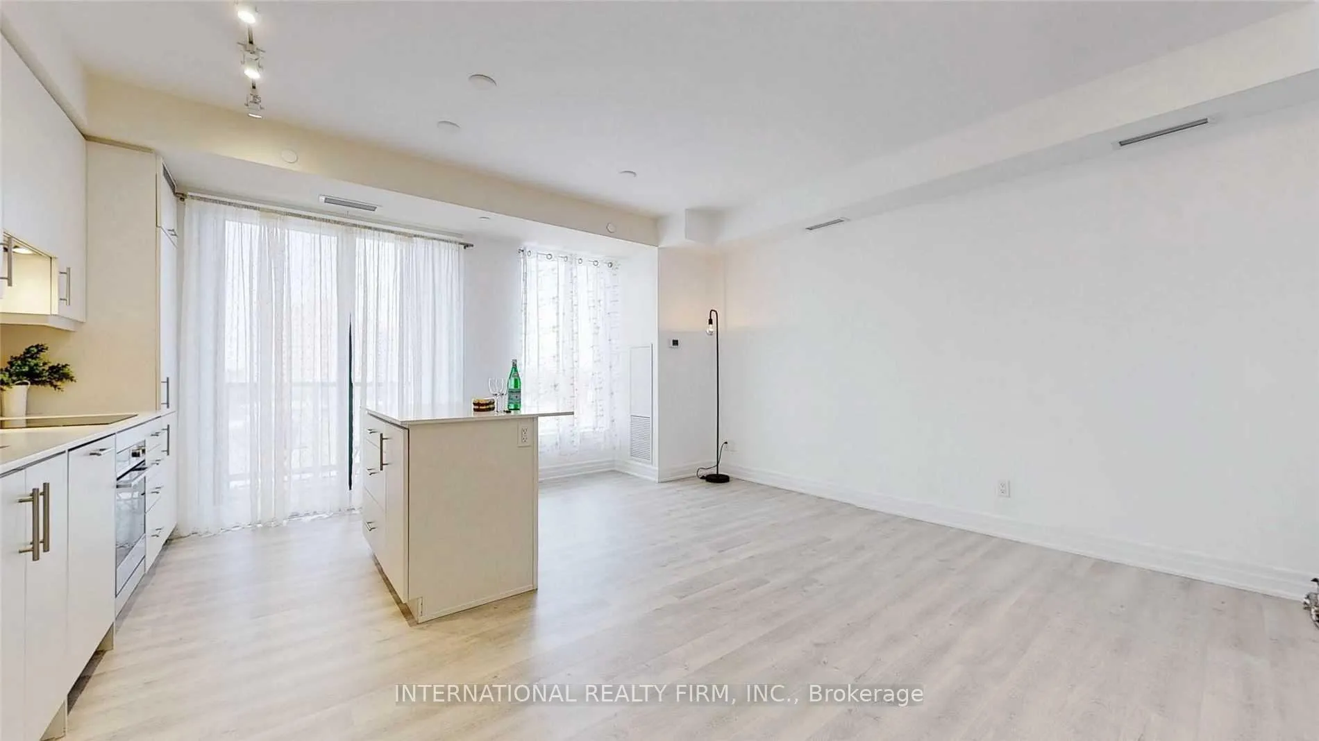 Photo 13 of Unit 516, 9085 Jane Street, Vaughan, Concord — HOMEH