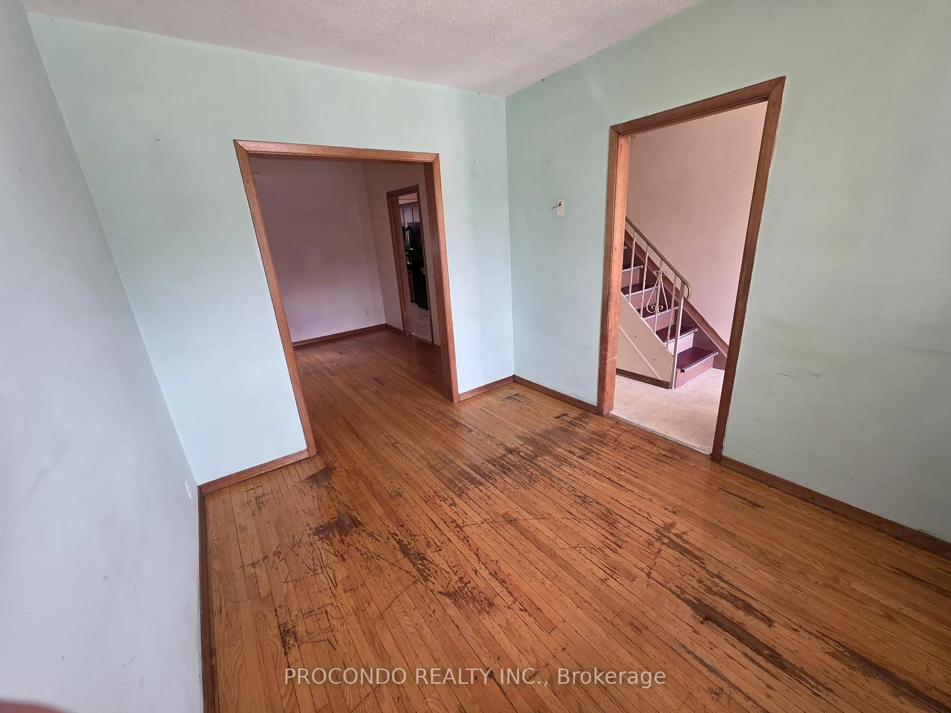 Photo 2 of 286 Harvie Avenue, Toronto, Caledonia-Fairbank — HOMEH