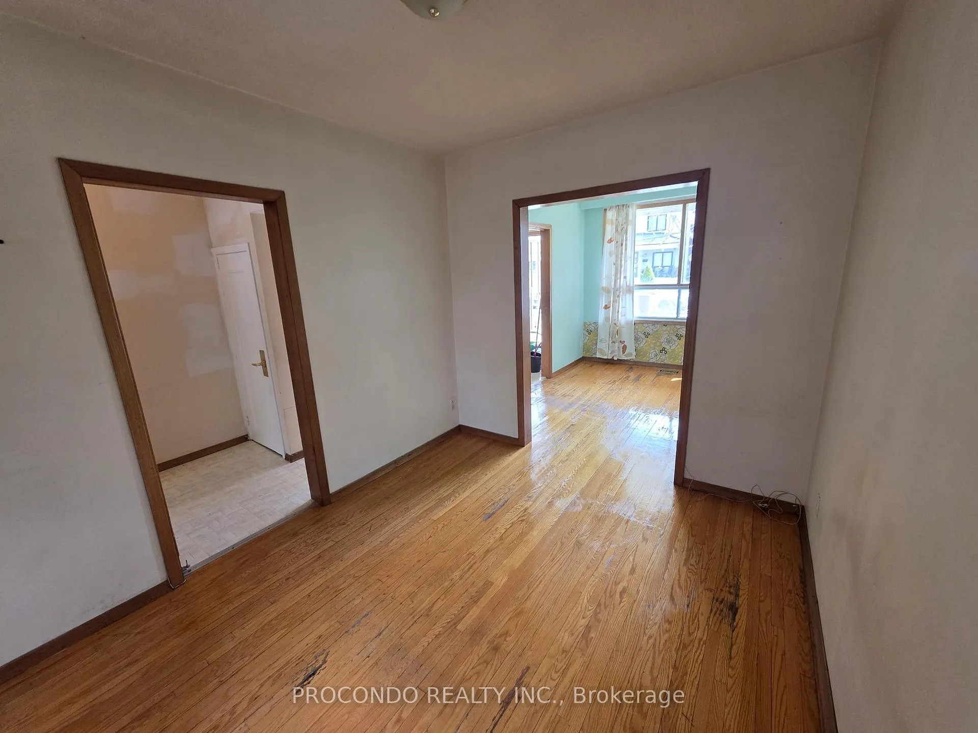 Photo 3 of 286 Harvie Avenue, Toronto, Caledonia-Fairbank — HOMEH