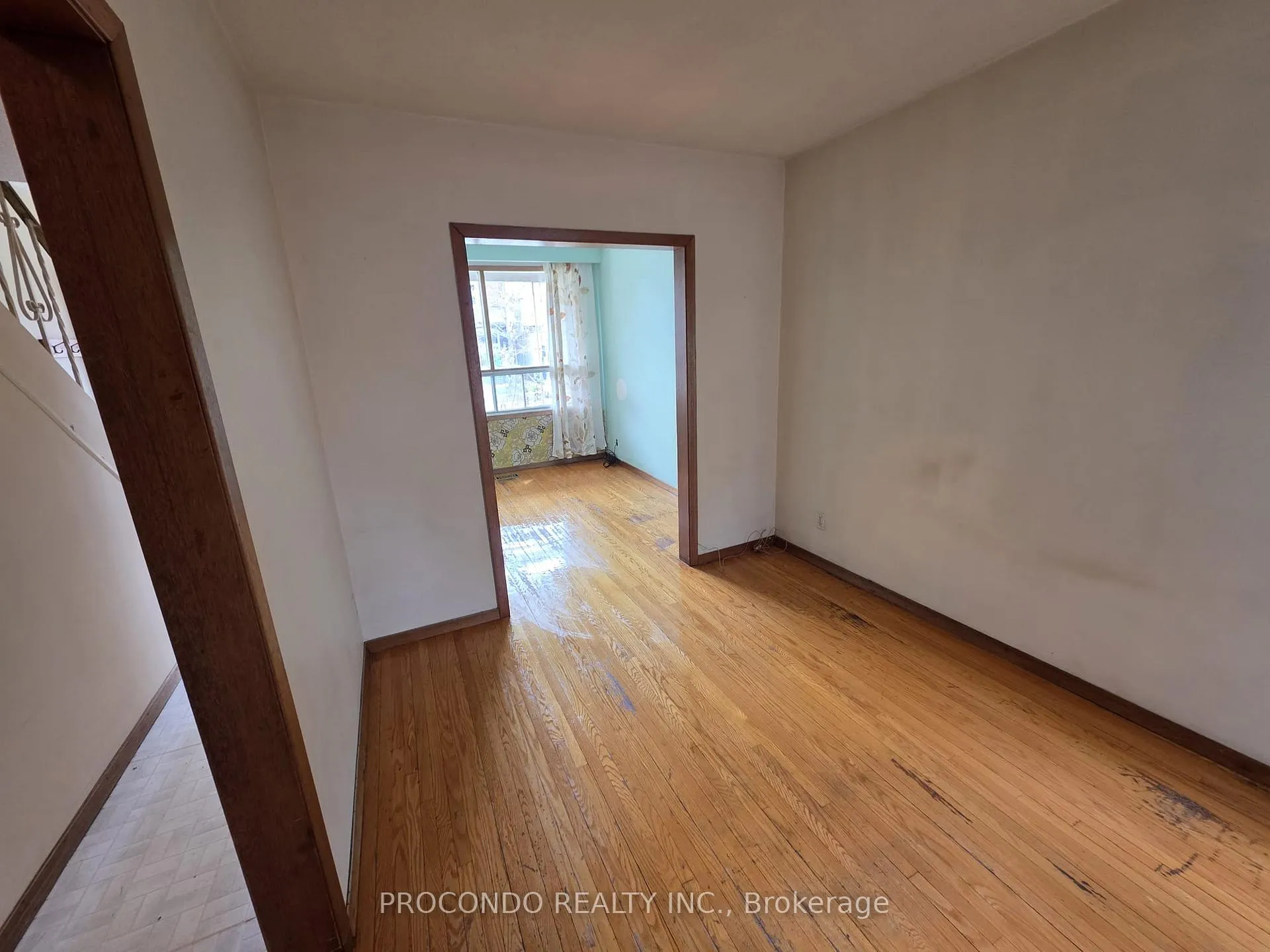 Photo 4 of 286 Harvie Avenue, Toronto, Caledonia-Fairbank — HOMEH