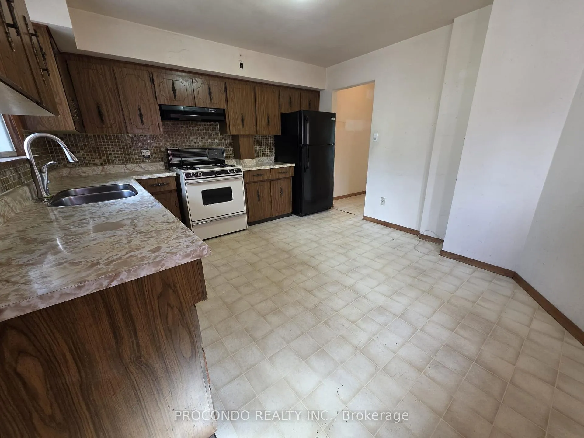 Photo 7 of 286 Harvie Avenue, Toronto, Caledonia-Fairbank — HOMEH