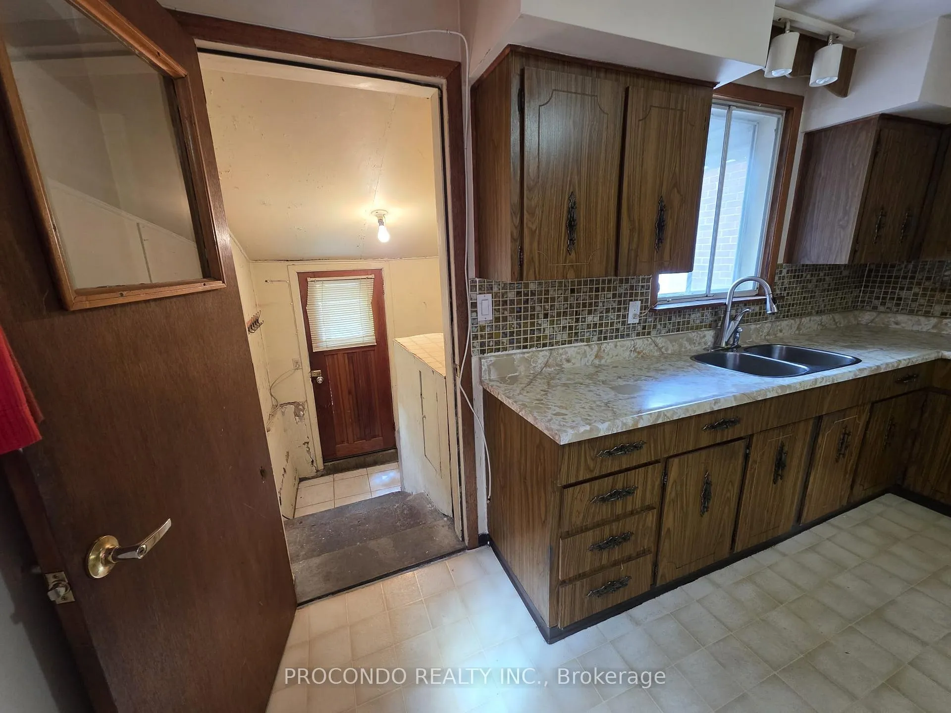 Photo 8 of 286 Harvie Avenue, Toronto, Caledonia-Fairbank — HOMEH