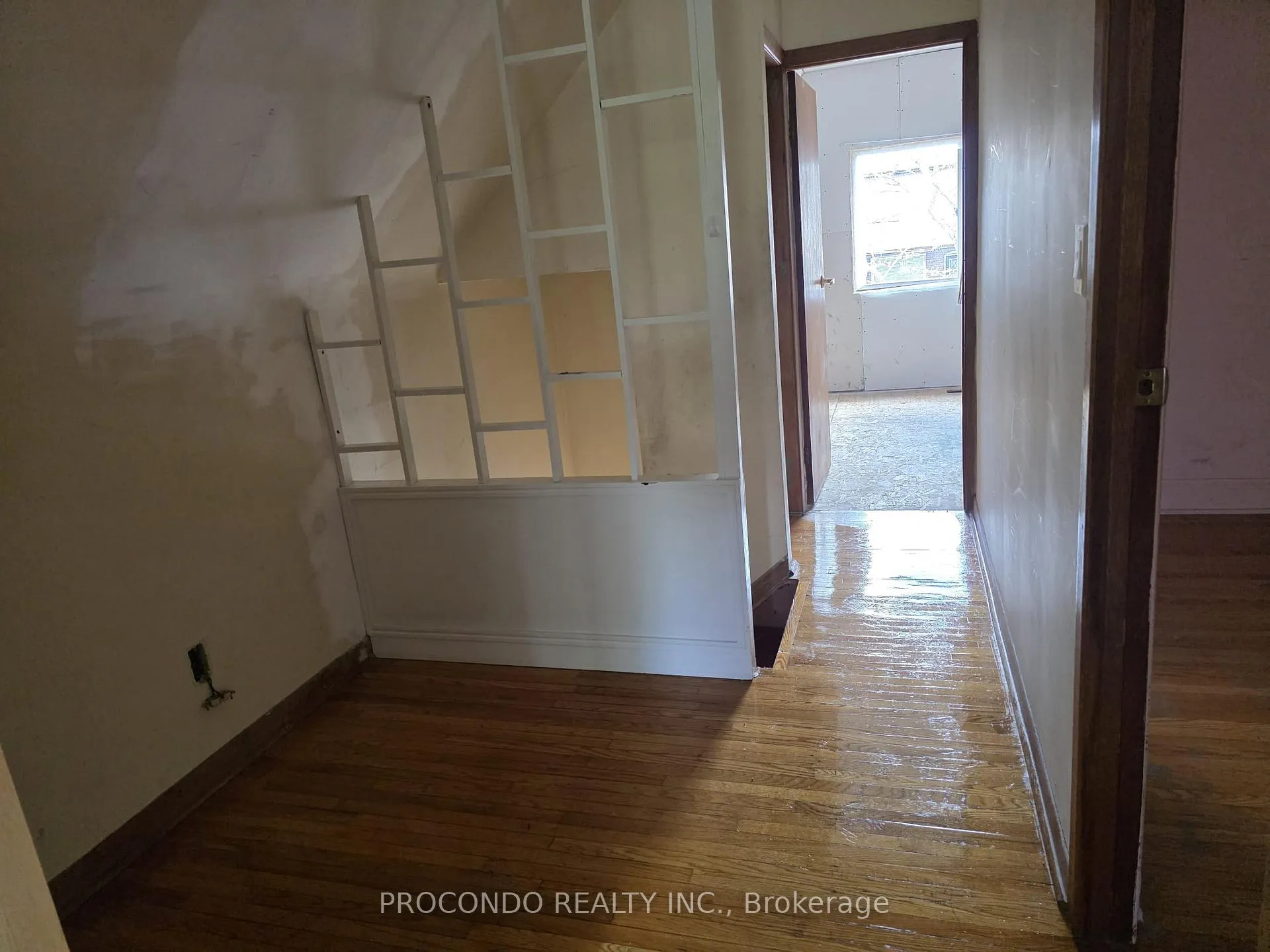 Photo 9 of 286 Harvie Avenue, Toronto, Caledonia-Fairbank — HOMEH