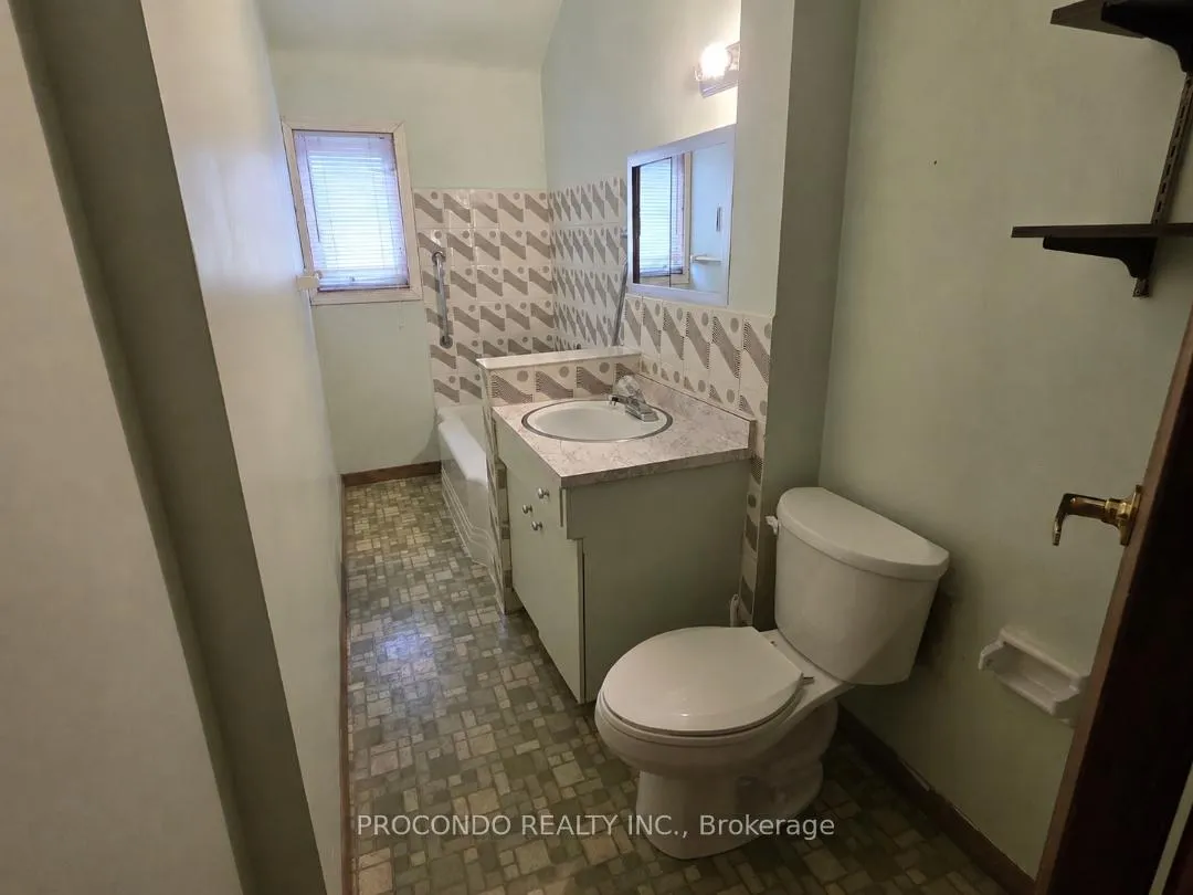 Photo 10 of 286 Harvie Avenue, Toronto, Caledonia-Fairbank — HOMEH