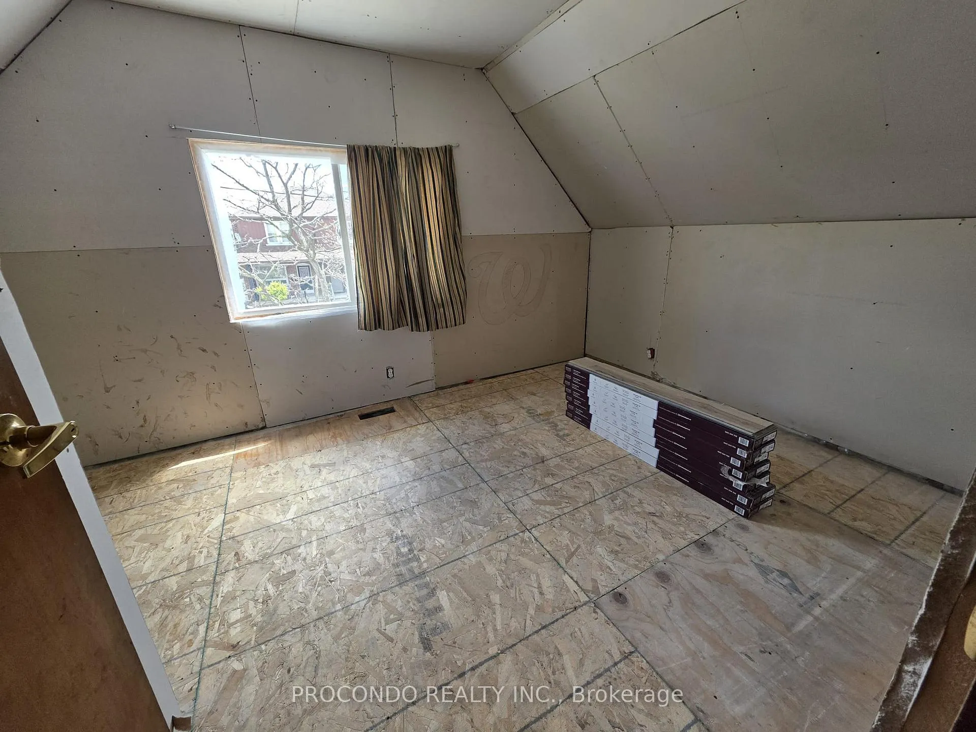 Photo 11 of 286 Harvie Avenue, Toronto, Caledonia-Fairbank — HOMEH