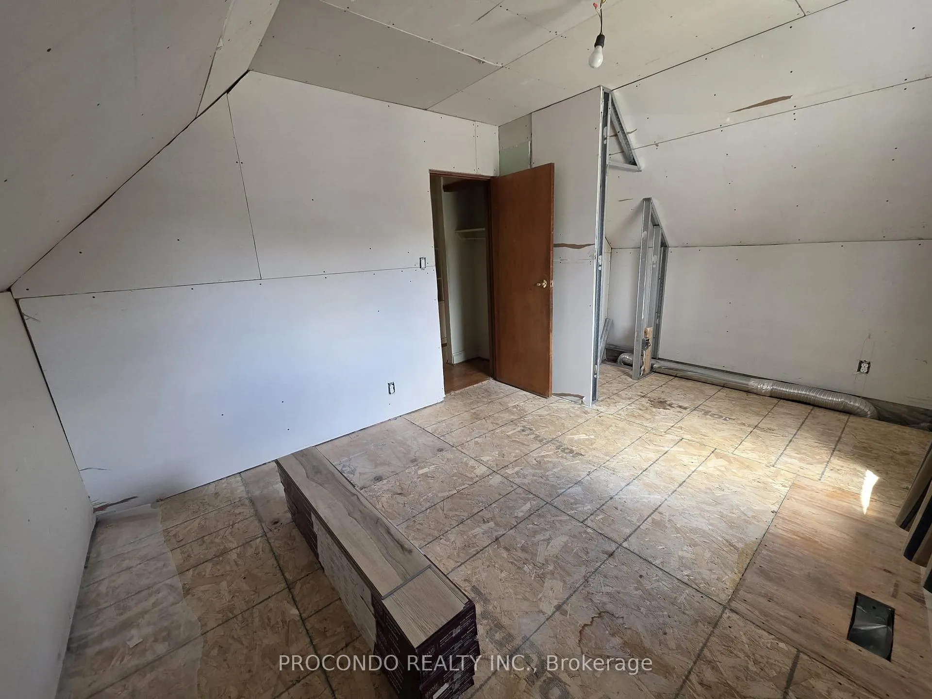 Photo 12 of 286 Harvie Avenue, Toronto, Caledonia-Fairbank — HOMEH