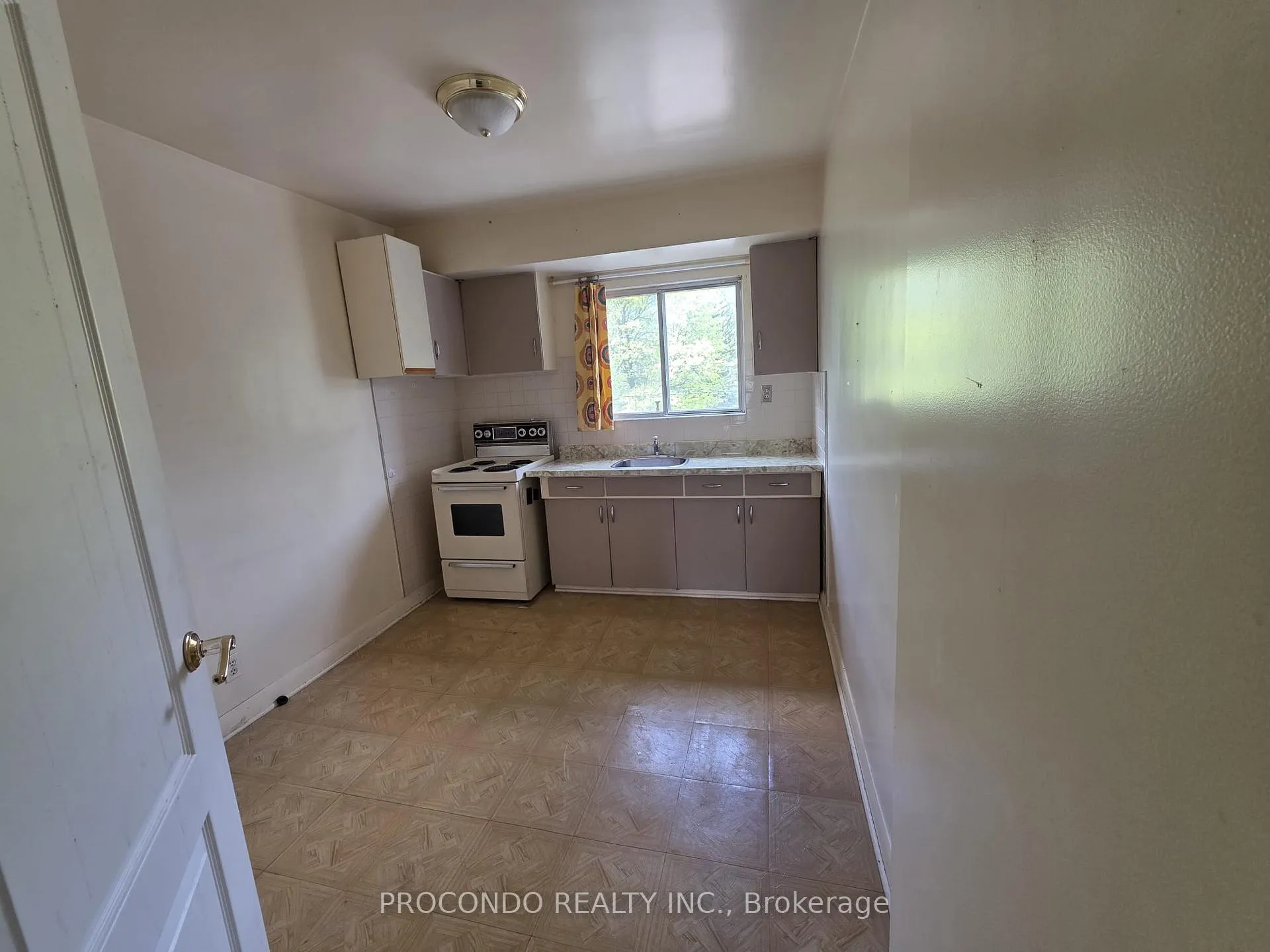 Photo 15 of 286 Harvie Avenue, Toronto, Caledonia-Fairbank — HOMEH