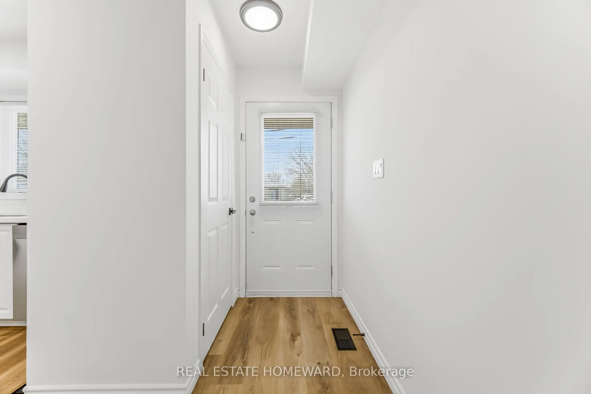 Photo 4 of Unit 2, 59 Mclaughlin Road N, Brampton, Brampton West — HOMEH