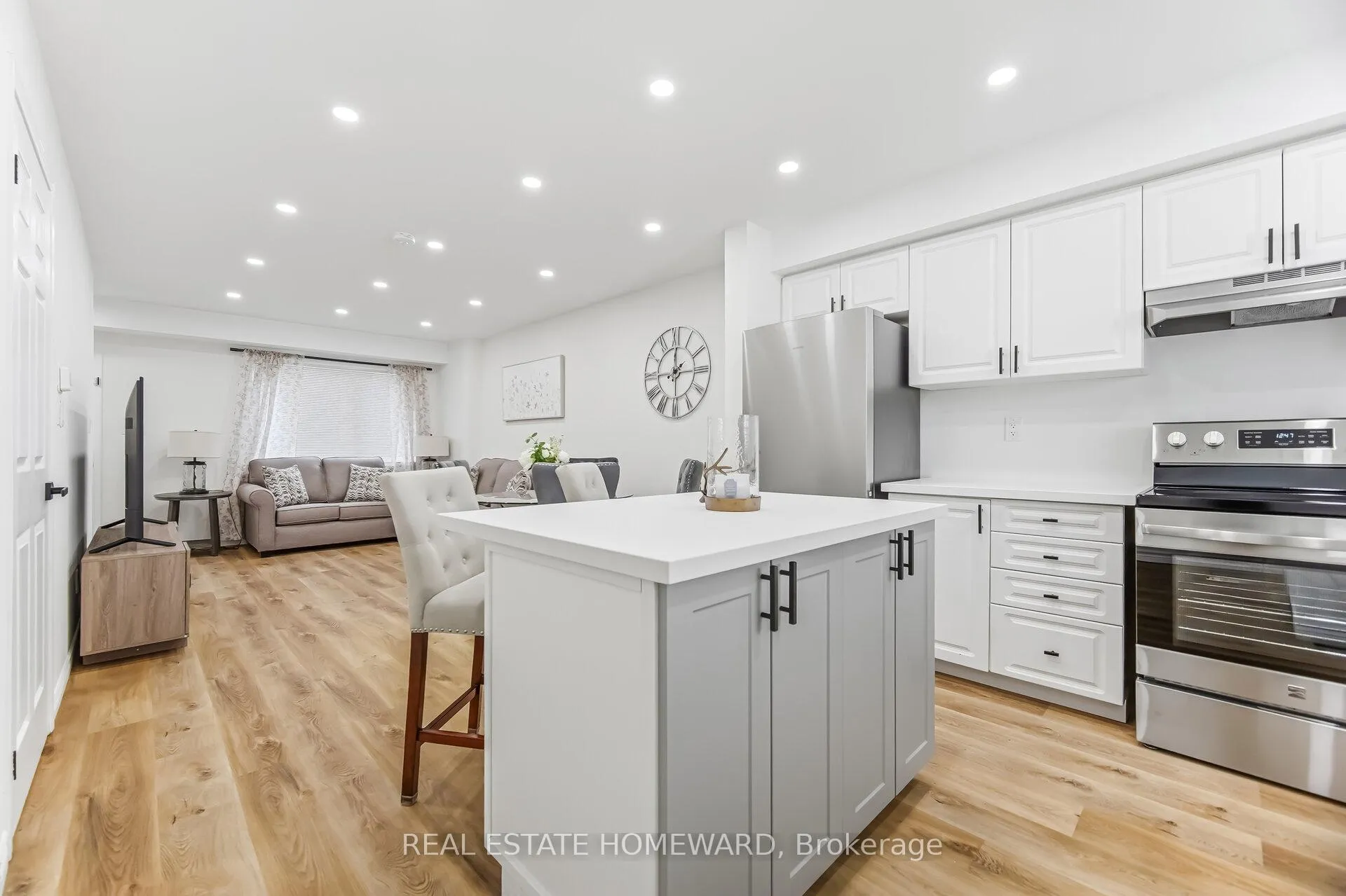 Photo 5 of Unit 2, 59 Mclaughlin Road N, Brampton, Brampton West — HOMEH