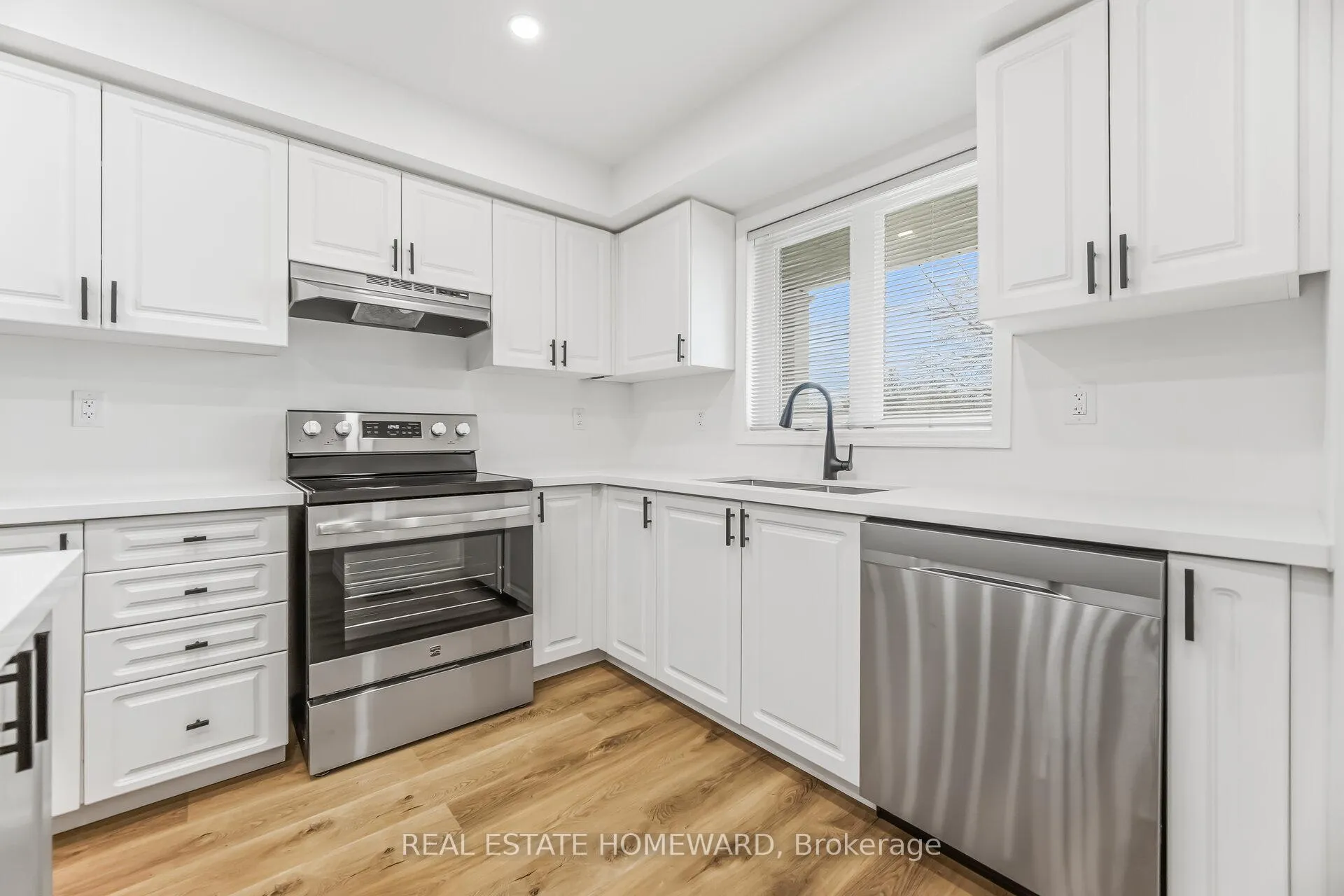 Photo 6 of Unit 2, 59 Mclaughlin Road N, Brampton, Brampton West — HOMEH