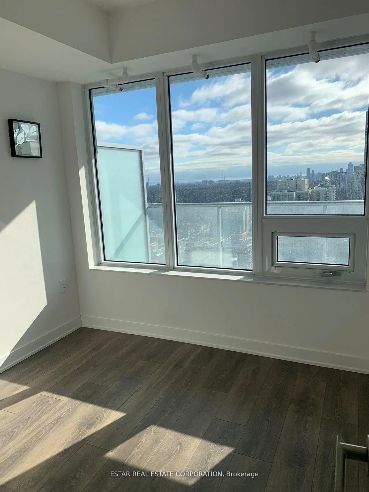 Photo 3 of Unit 2606, 195 Redpath Avenue, Toronto, Mount Pleasant West — HOMEH