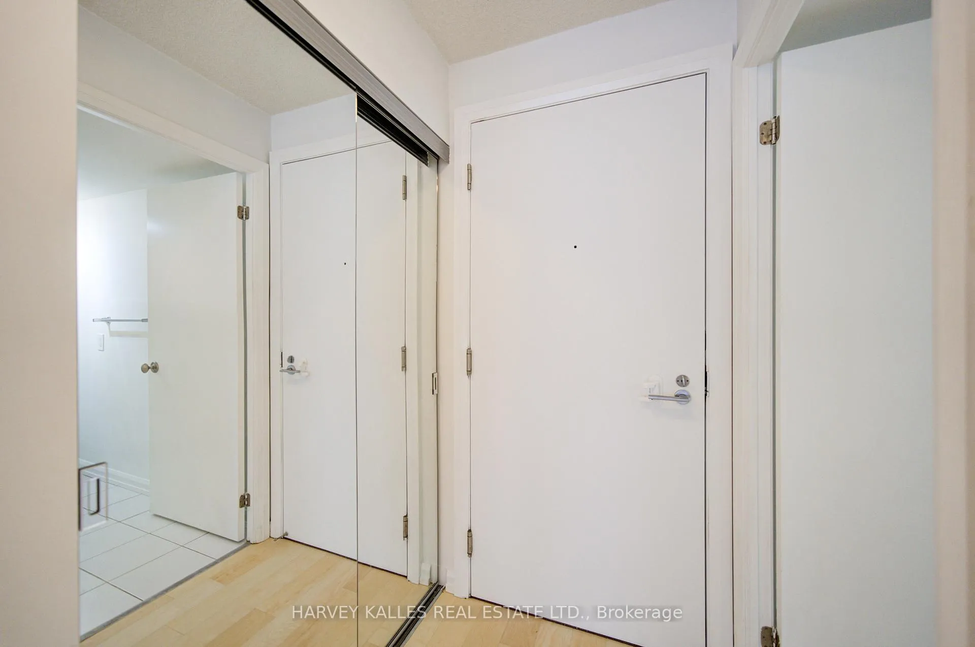 Photo 9 of Unit 717, 111 Elizabeth Street, Toronto, Bay Street Corridor — HOMEH