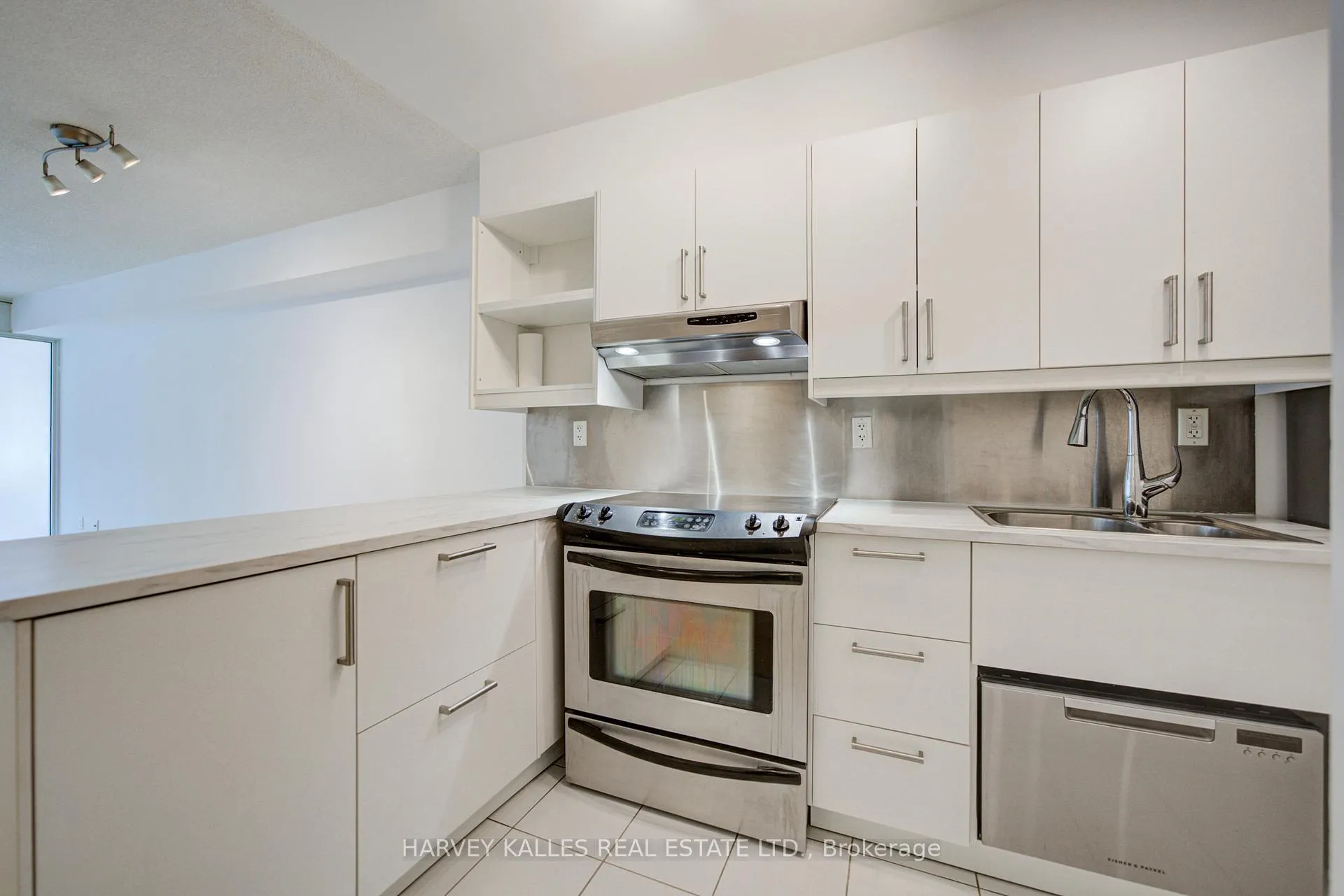 Photo 12 of Unit 717, 111 Elizabeth Street, Toronto, Bay Street Corridor — HOMEH