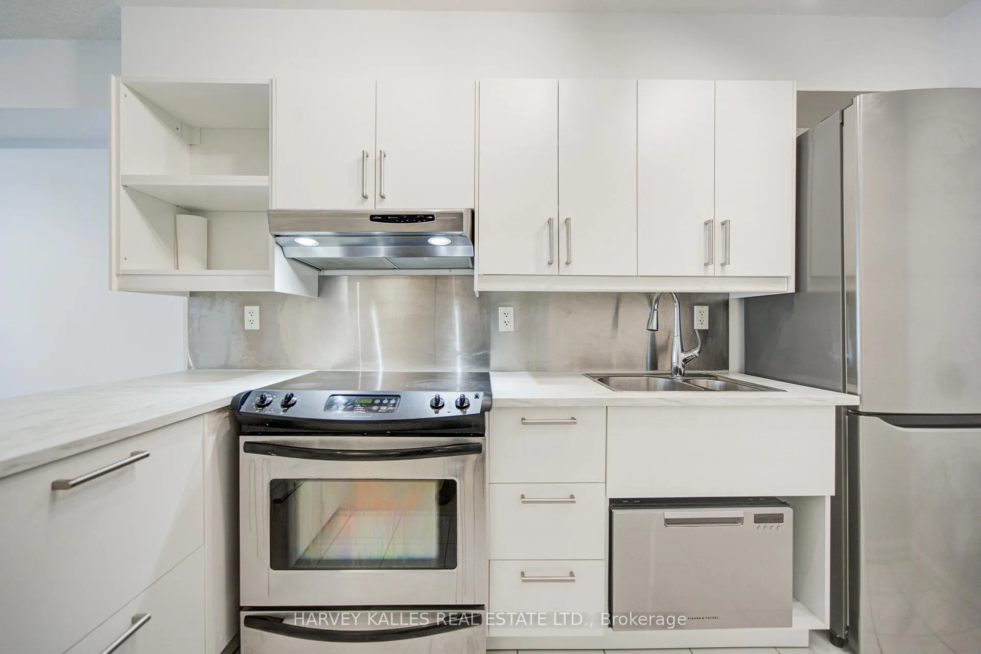 Photo 14 of Unit 717, 111 Elizabeth Street, Toronto, Bay Street Corridor — HOMEH