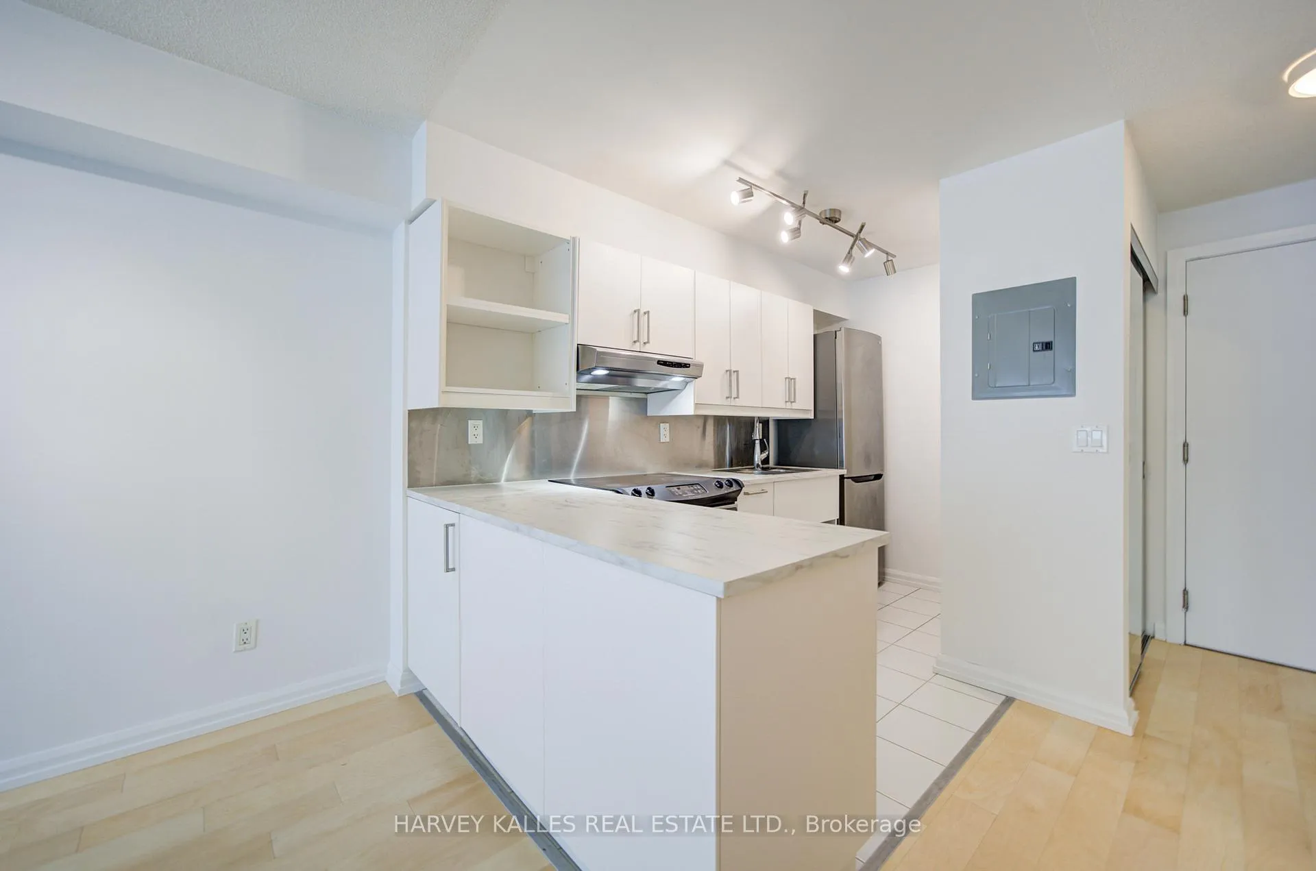 Photo 15 of Unit 717, 111 Elizabeth Street, Toronto, Bay Street Corridor — HOMEH