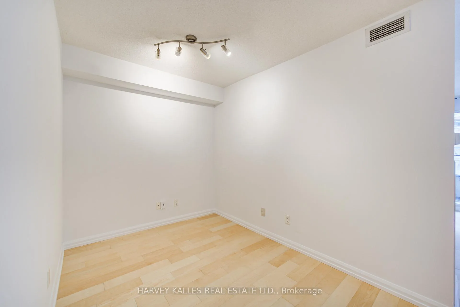 Photo 19 of Unit 717, 111 Elizabeth Street, Toronto, Bay Street Corridor — HOMEH