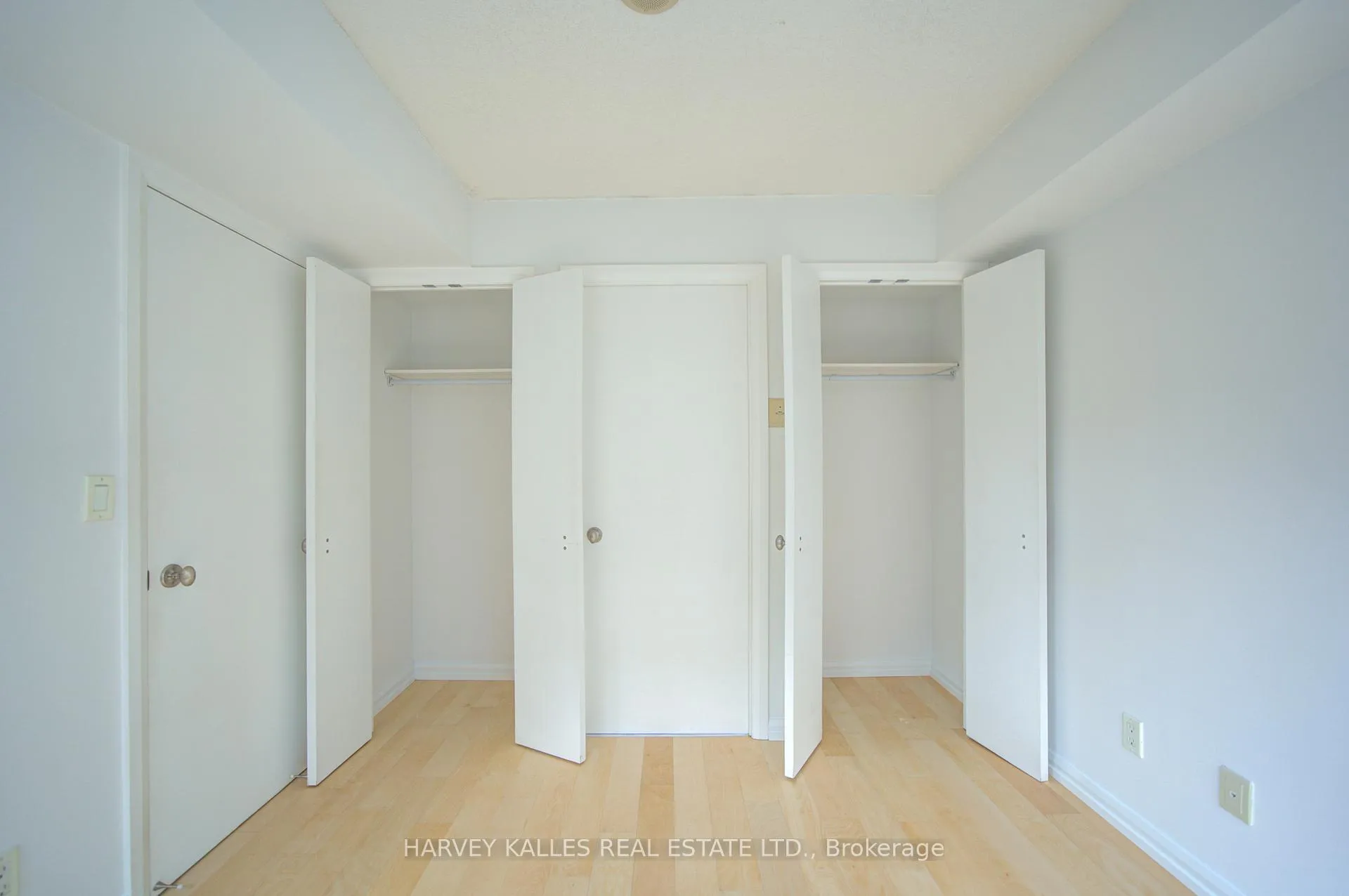 Photo 31 of Unit 717, 111 Elizabeth Street, Toronto, Bay Street Corridor — HOMEH
