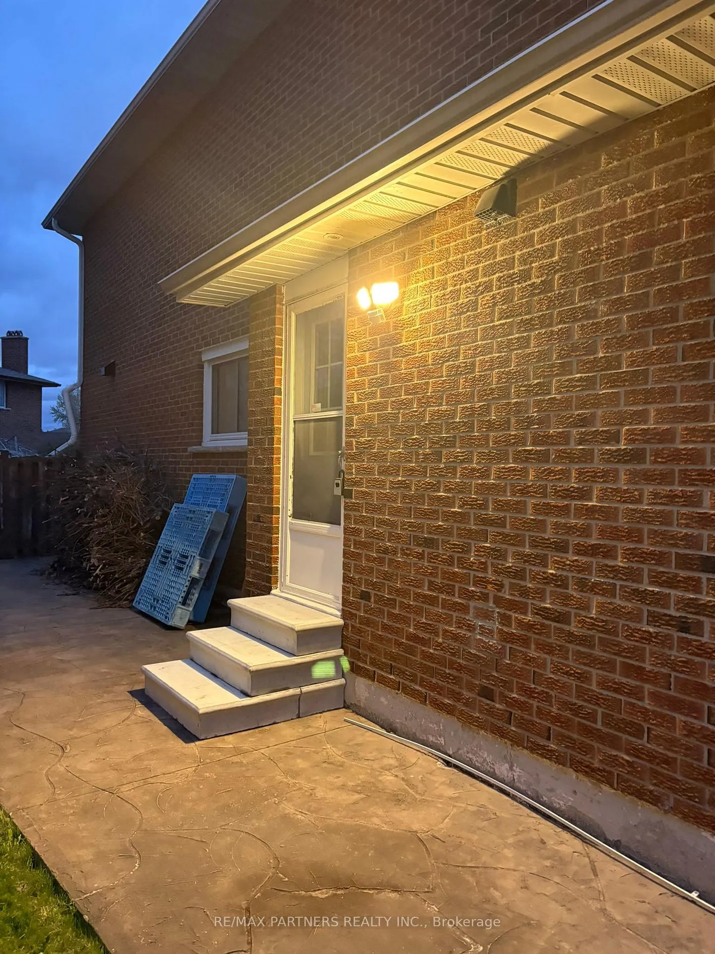 Photo 2 of 67 Cheeseman Drive Cheeseman Drive, Markham, Milliken Mills West — HOMEH