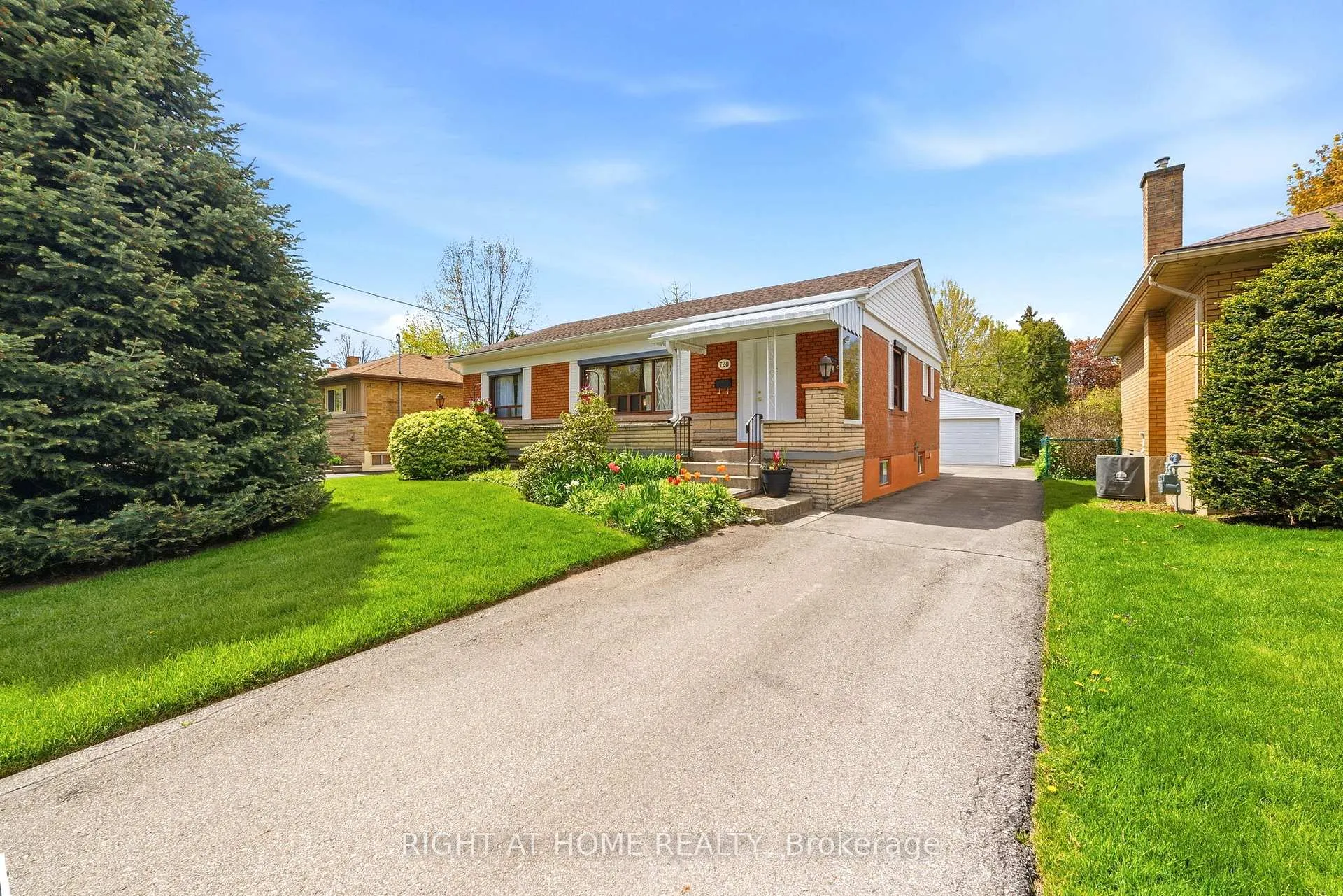 Photo 1 of 728 Ashley Avenue, Burlington, Brant — HOMEH