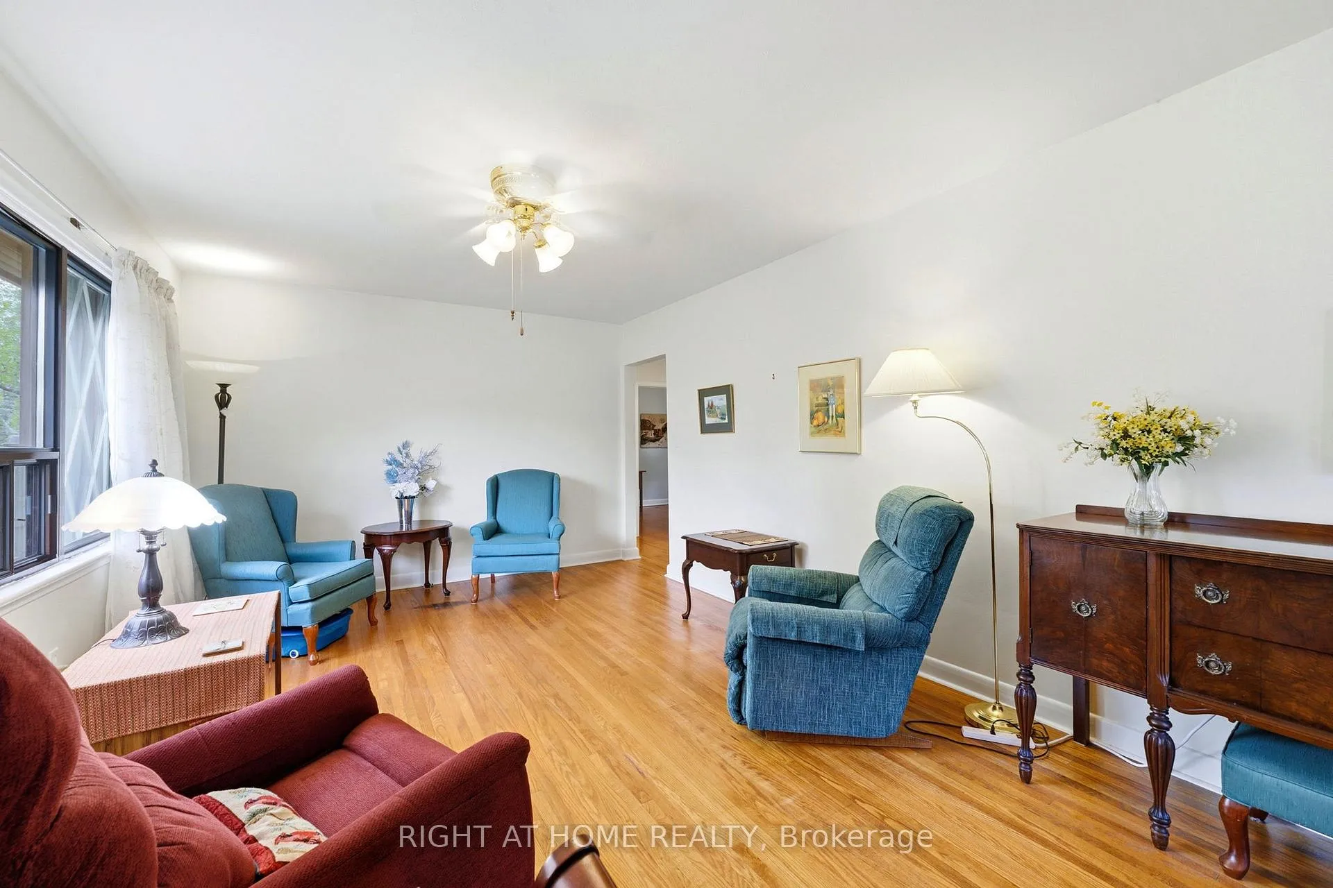 Photo 5 of 728 Ashley Avenue, Burlington, Brant — HOMEH