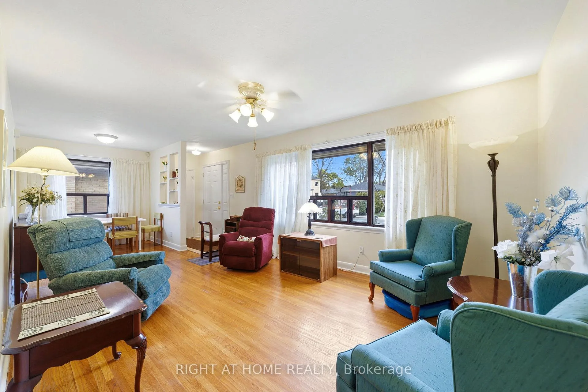 Photo 7 of 728 Ashley Avenue, Burlington, Brant — HOMEH