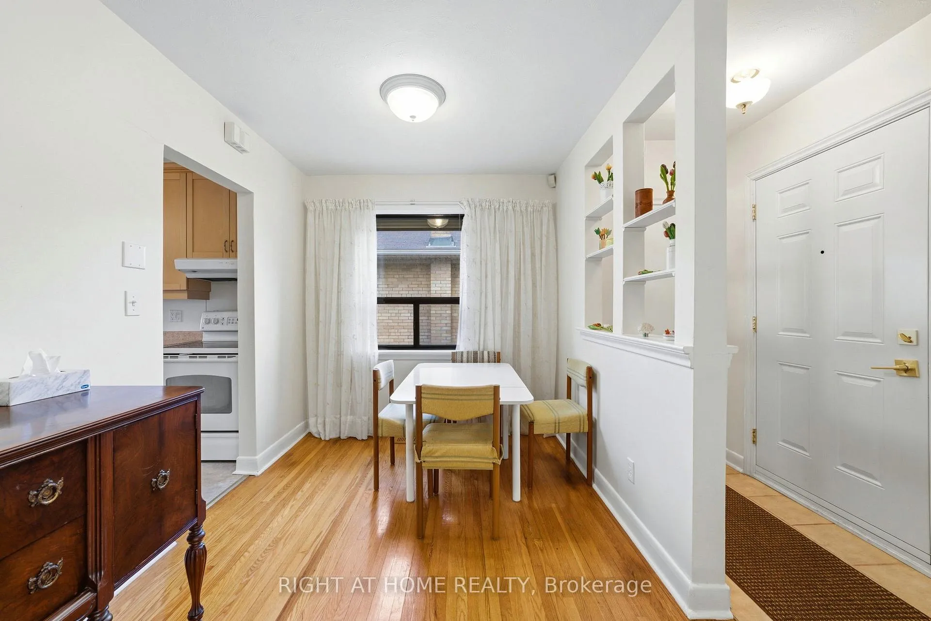 Photo 11 of 728 Ashley Avenue, Burlington, Brant — HOMEH