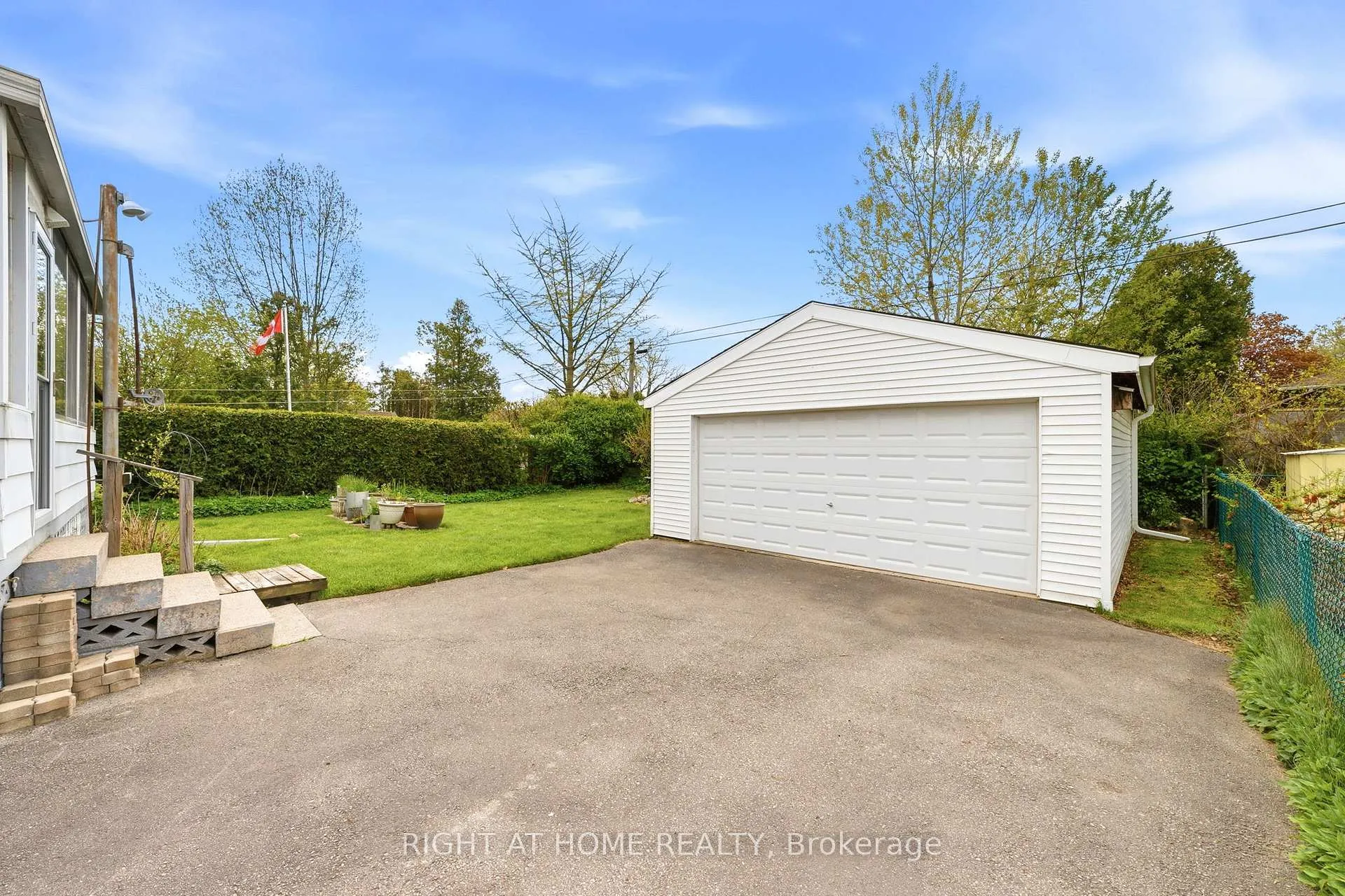 Photo 28 of 728 Ashley Avenue, Burlington, Brant — HOMEH