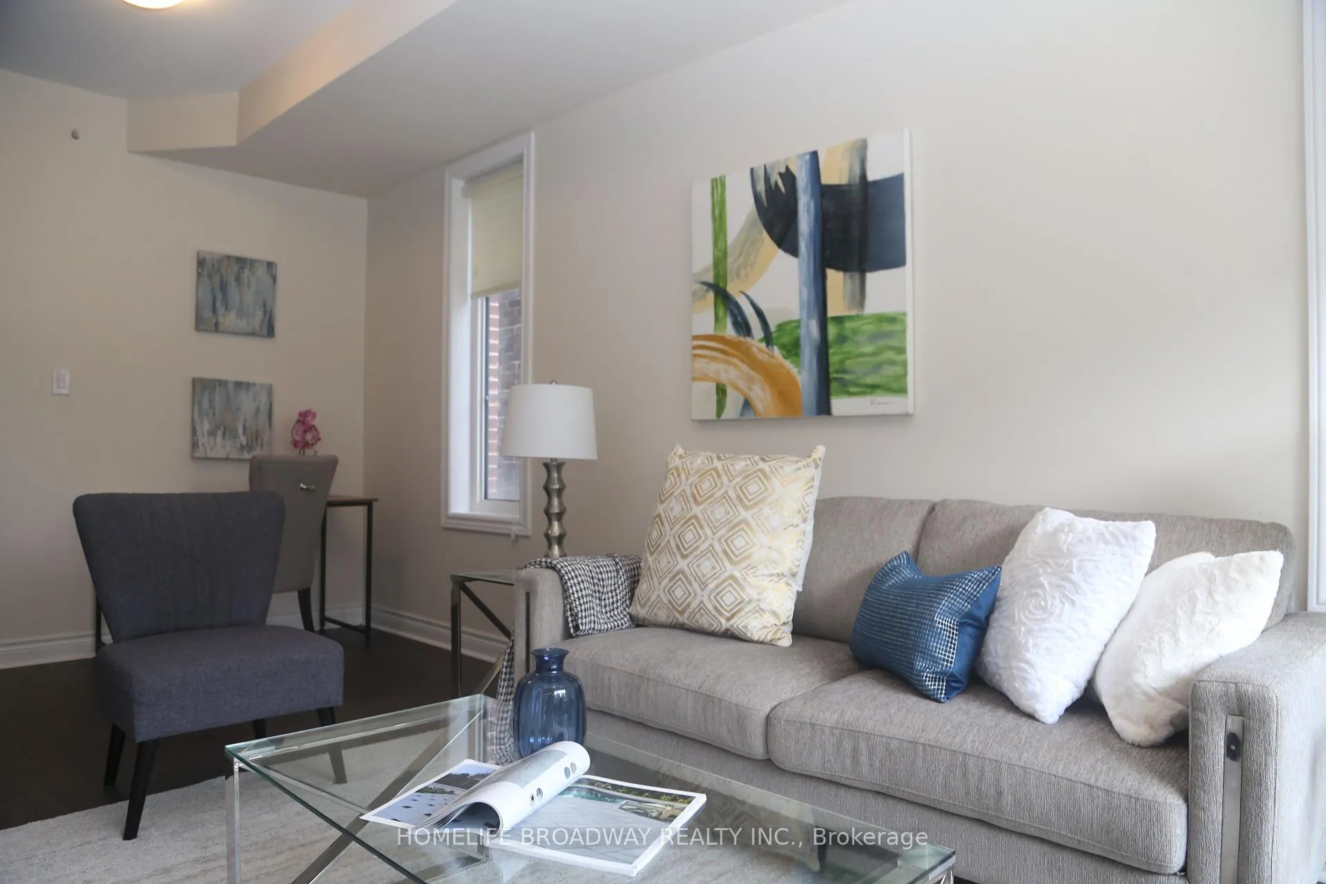 Photo 4 of 101 Carrville Woods Circle, Vaughan, Patterson — HOMEH
