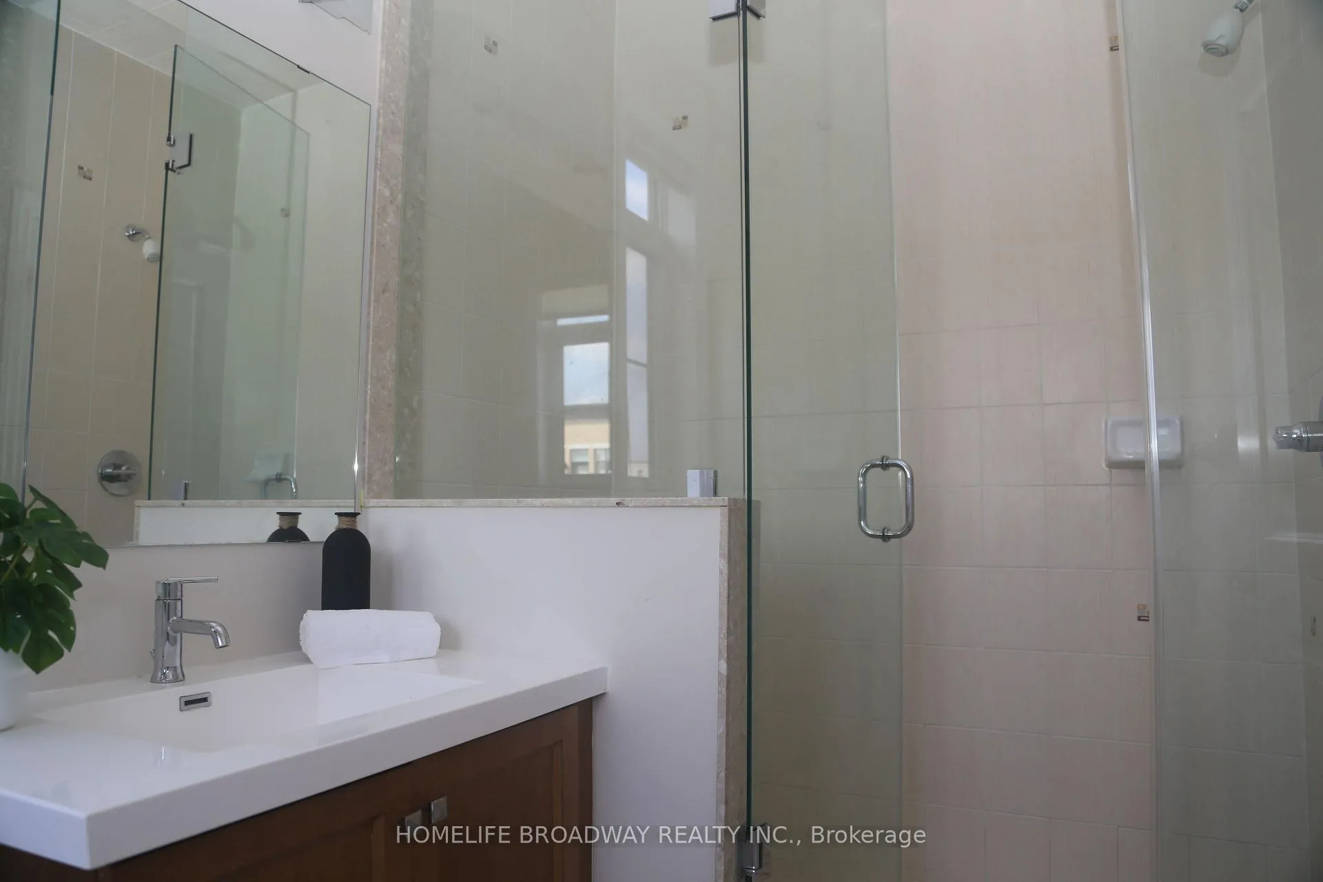 Photo 15 of 101 Carrville Woods Circle, Vaughan, Patterson — HOMEH