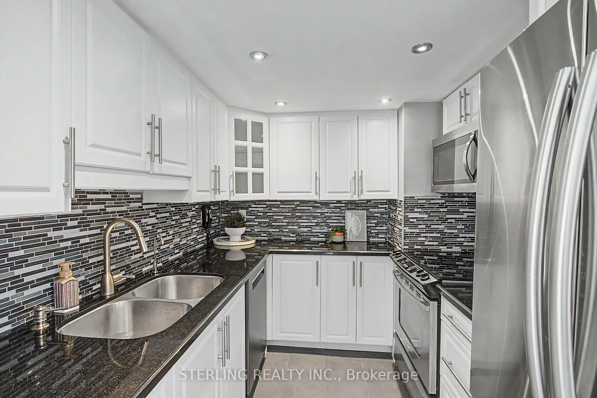 Photo 8 of Unit 821, 11753 Sheppard Avenue E, Scarborough, Rouge — HOMEH