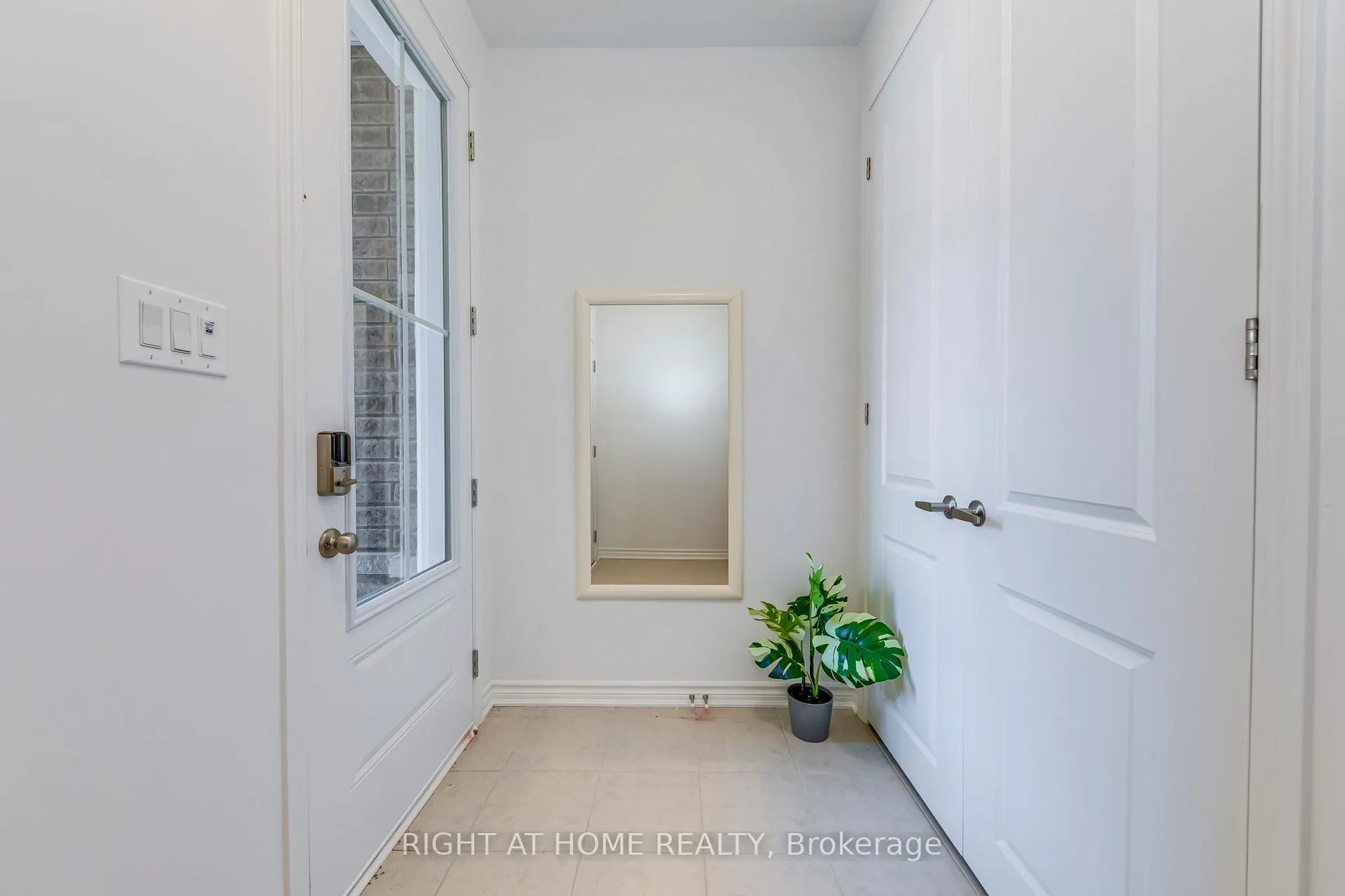 Photo 2 of 1805 Thames Circle, Milton, Bowes — HOMEH
