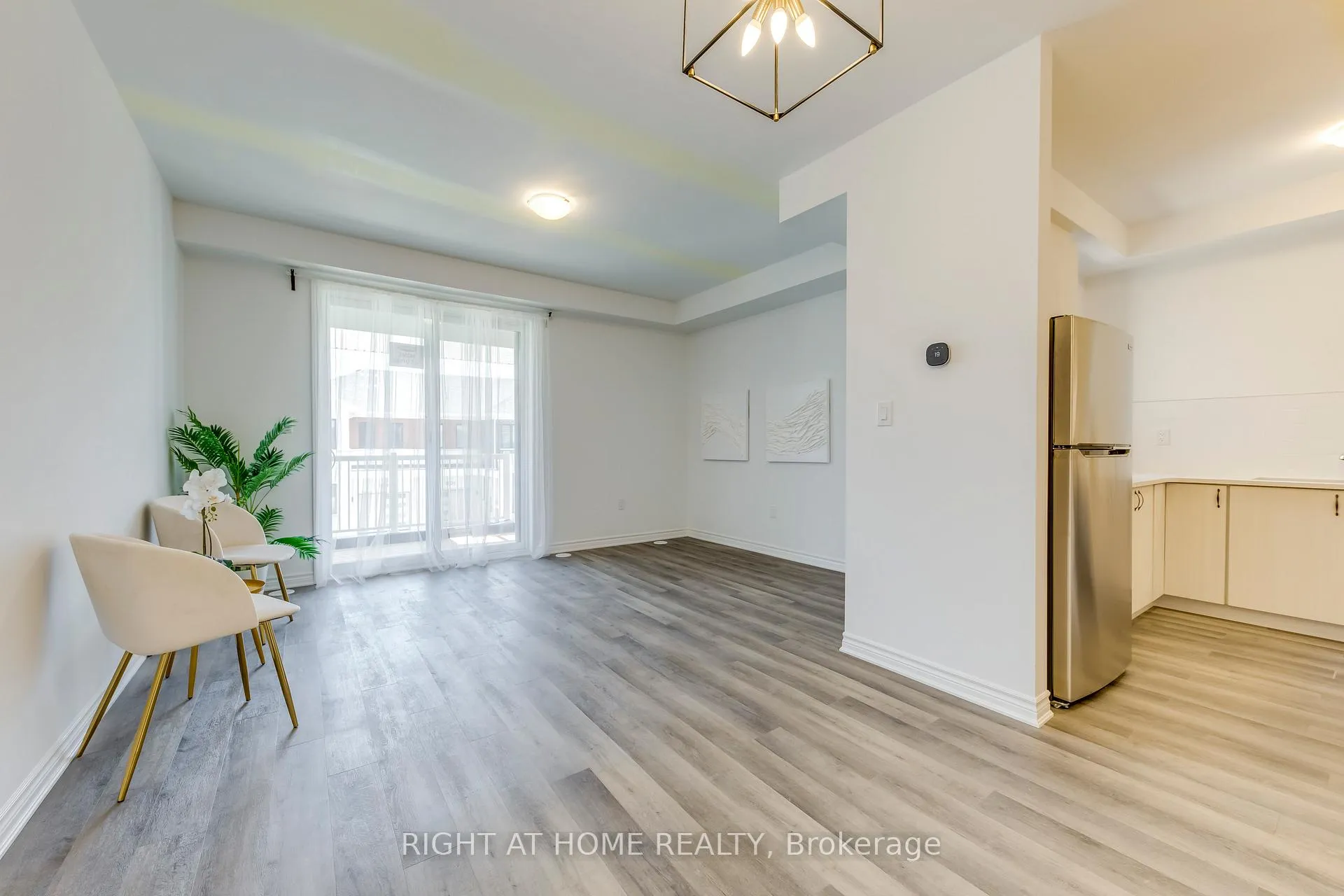 Photo 4 of 1805 Thames Circle, Milton, Bowes — HOMEH