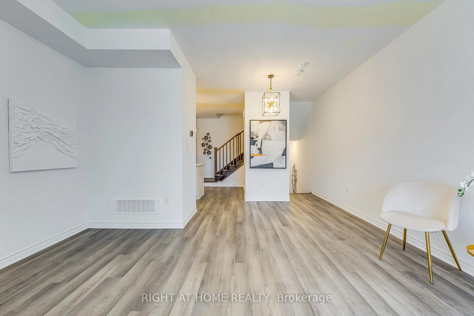 Photo 5 of 1805 Thames Circle, Milton, Bowes — HOMEH
