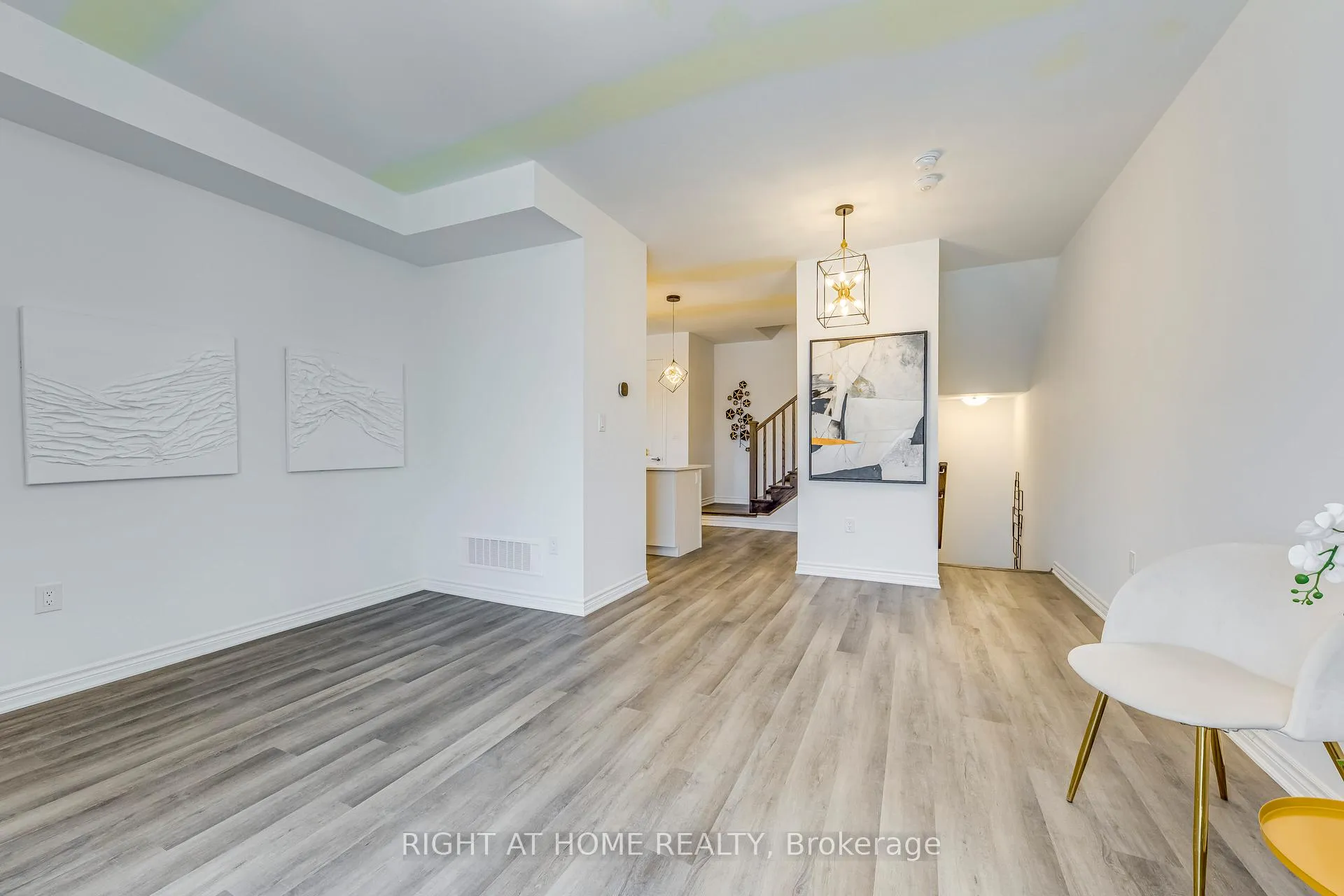 Photo 6 of 1805 Thames Circle, Milton, Bowes — HOMEH