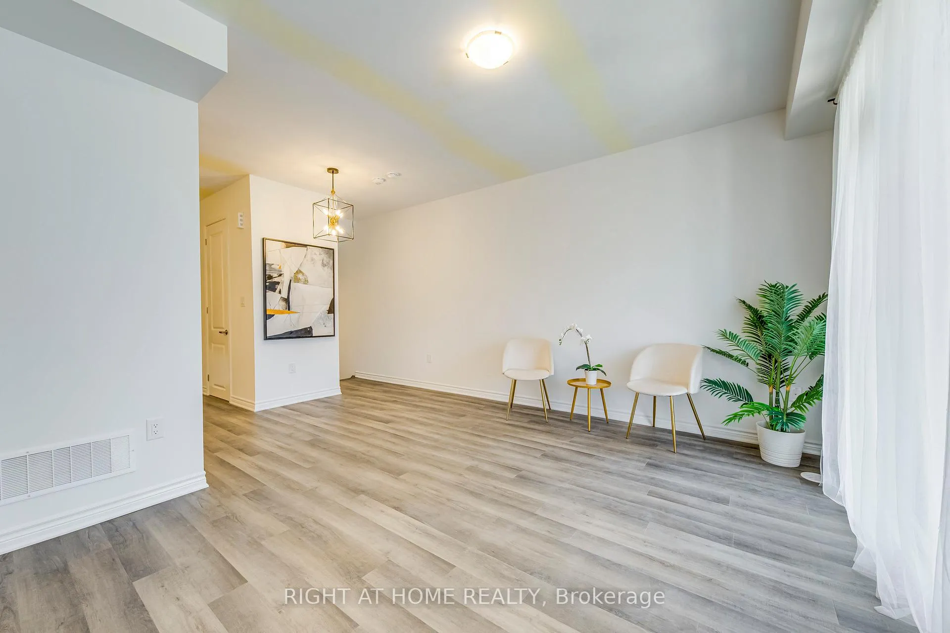 Photo 7 of 1805 Thames Circle, Milton, Bowes — HOMEH