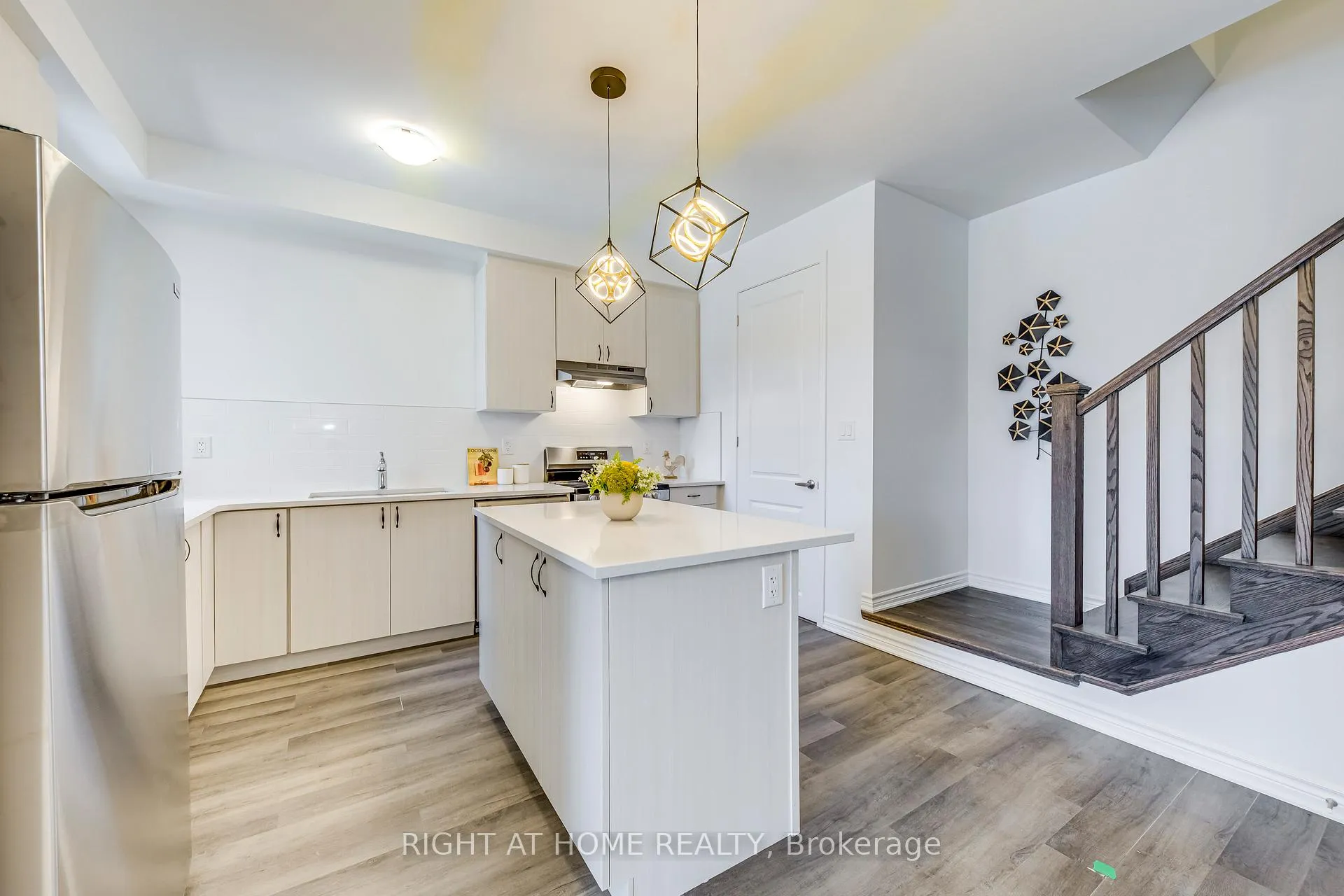 Photo 8 of 1805 Thames Circle, Milton, Bowes — HOMEH