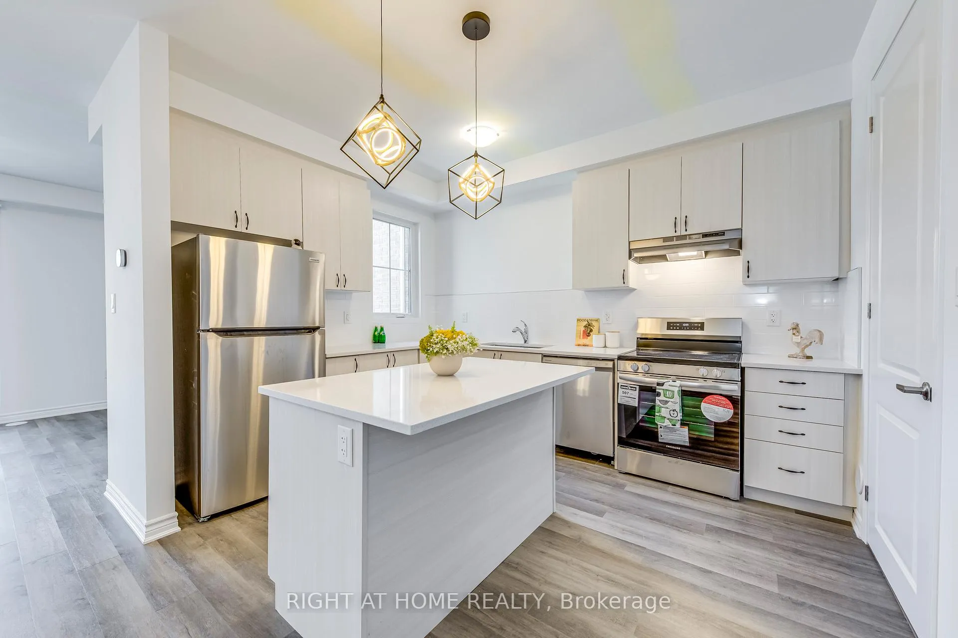 Photo 9 of 1805 Thames Circle, Milton, Bowes — HOMEH