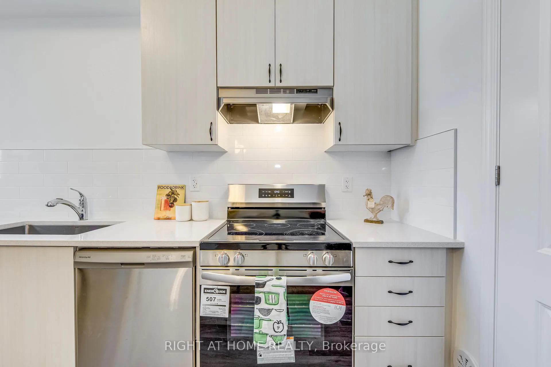Photo 10 of 1805 Thames Circle, Milton, Bowes — HOMEH