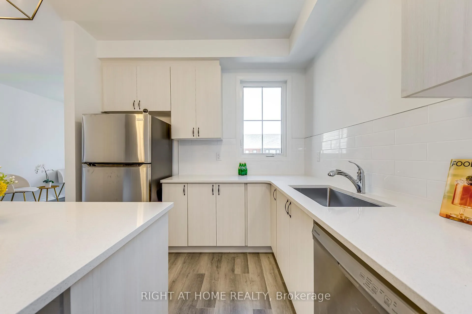 Photo 11 of 1805 Thames Circle, Milton, Bowes — HOMEH