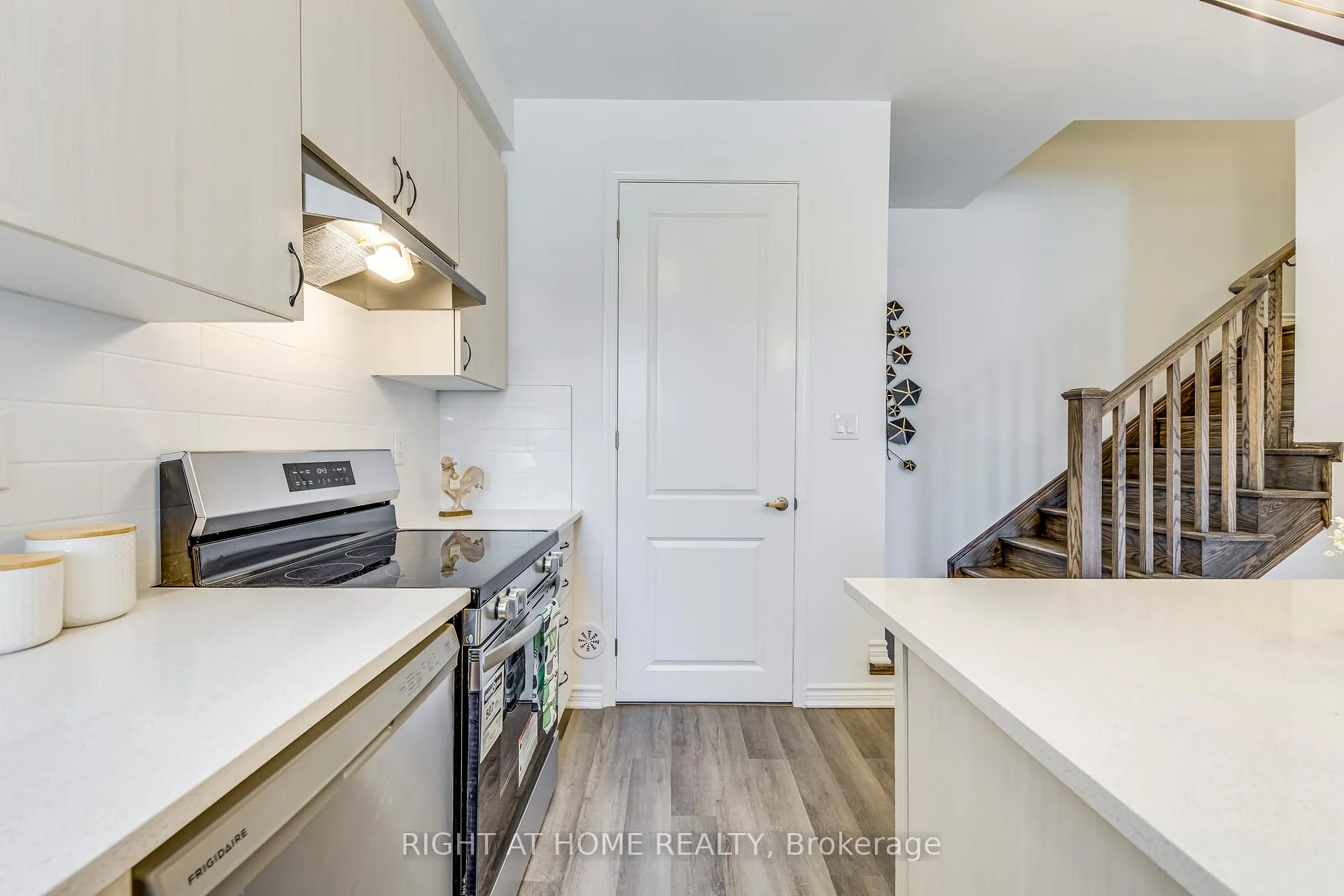 Photo 14 of 1805 Thames Circle, Milton, Bowes — HOMEH