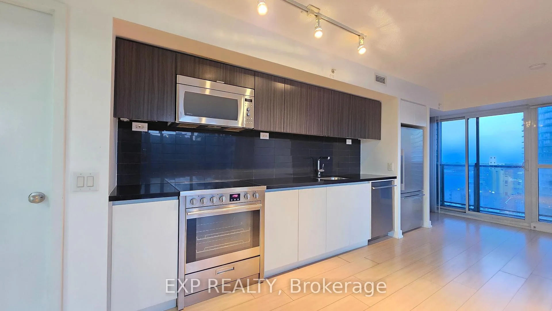 Photo 1 of Unit 2206, 85 Queens Wharf Road, Toronto, Waterfront Communities — HOMEH