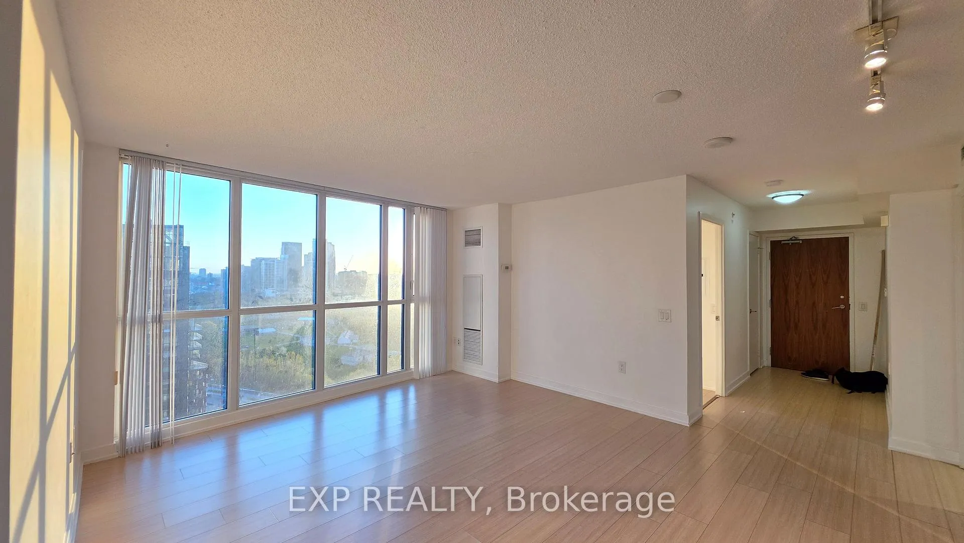 Photo 3 of Unit 2206, 85 Queens Wharf Road, Toronto, Waterfront Communities — HOMEH