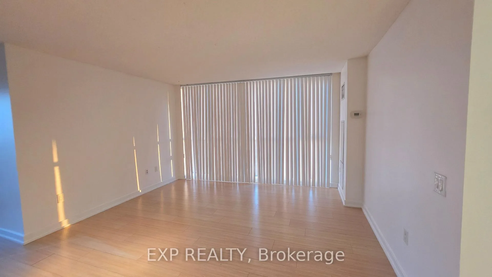 Photo 5 of Unit 2206, 85 Queens Wharf Road, Toronto, Waterfront Communities — HOMEH