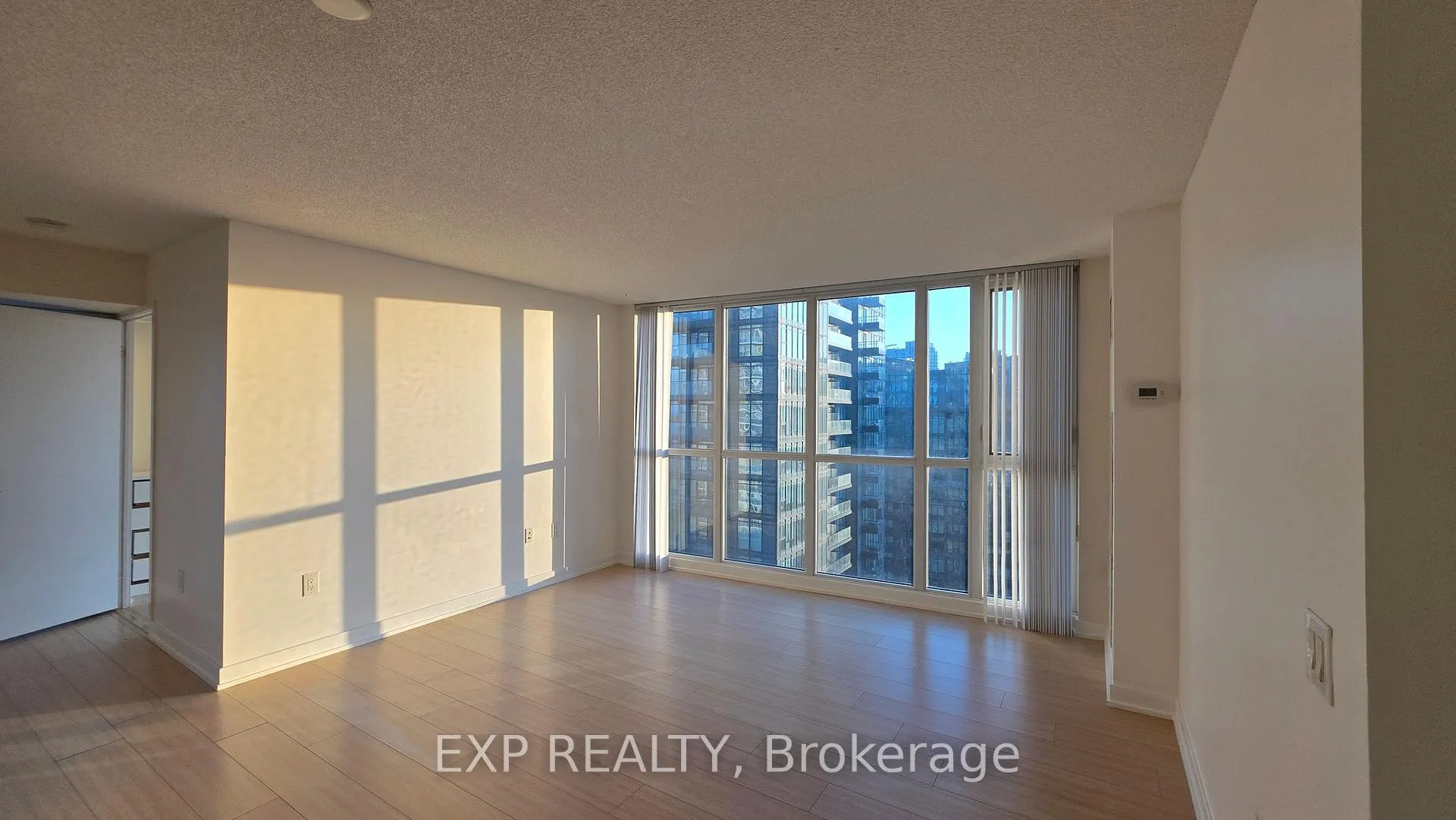 Photo 6 of Unit 2206, 85 Queens Wharf Road, Toronto, Waterfront Communities — HOMEH