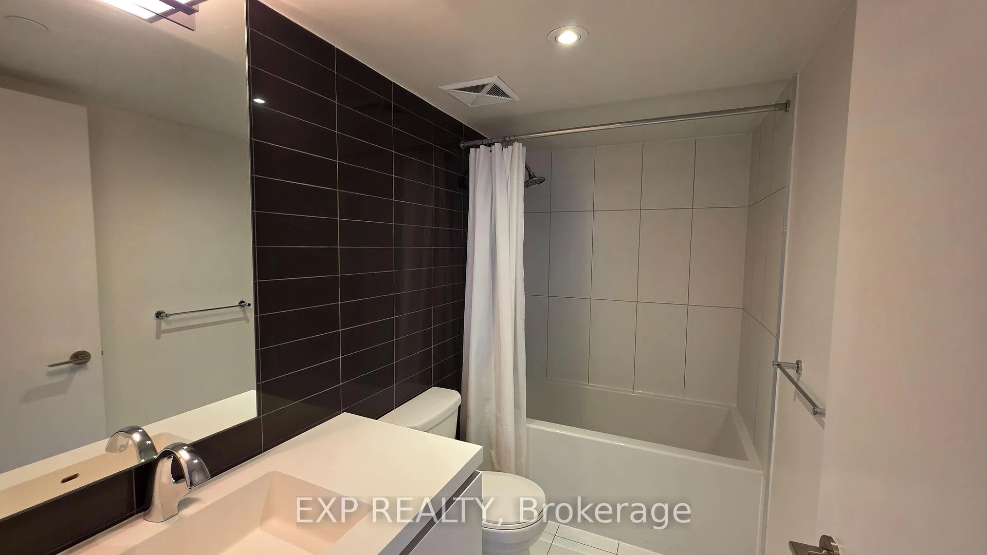 Photo 9 of Unit 2206, 85 Queens Wharf Road, Toronto, Waterfront Communities — HOMEH