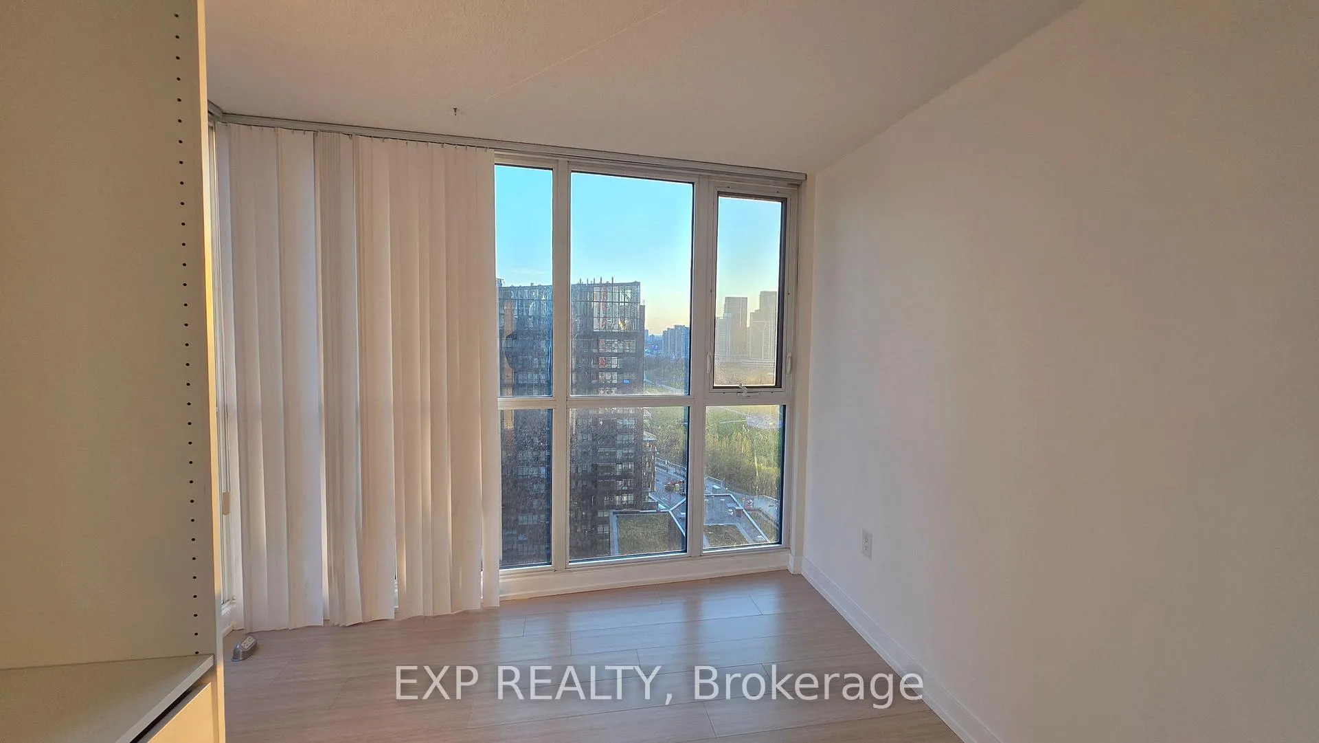 Photo 10 of Unit 2206, 85 Queens Wharf Road, Toronto, Waterfront Communities — HOMEH