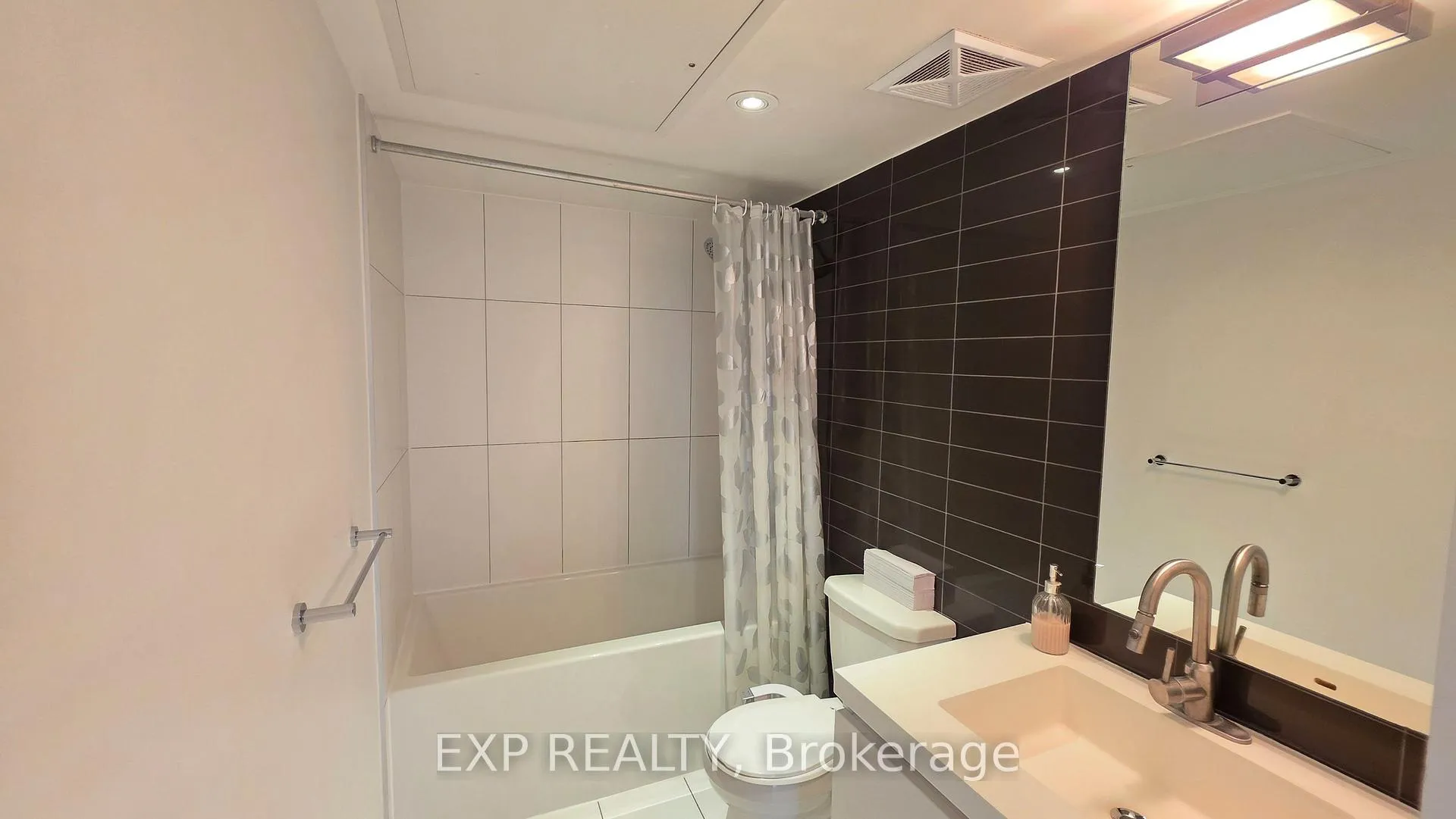 Photo 12 of Unit 2206, 85 Queens Wharf Road, Toronto, Waterfront Communities — HOMEH